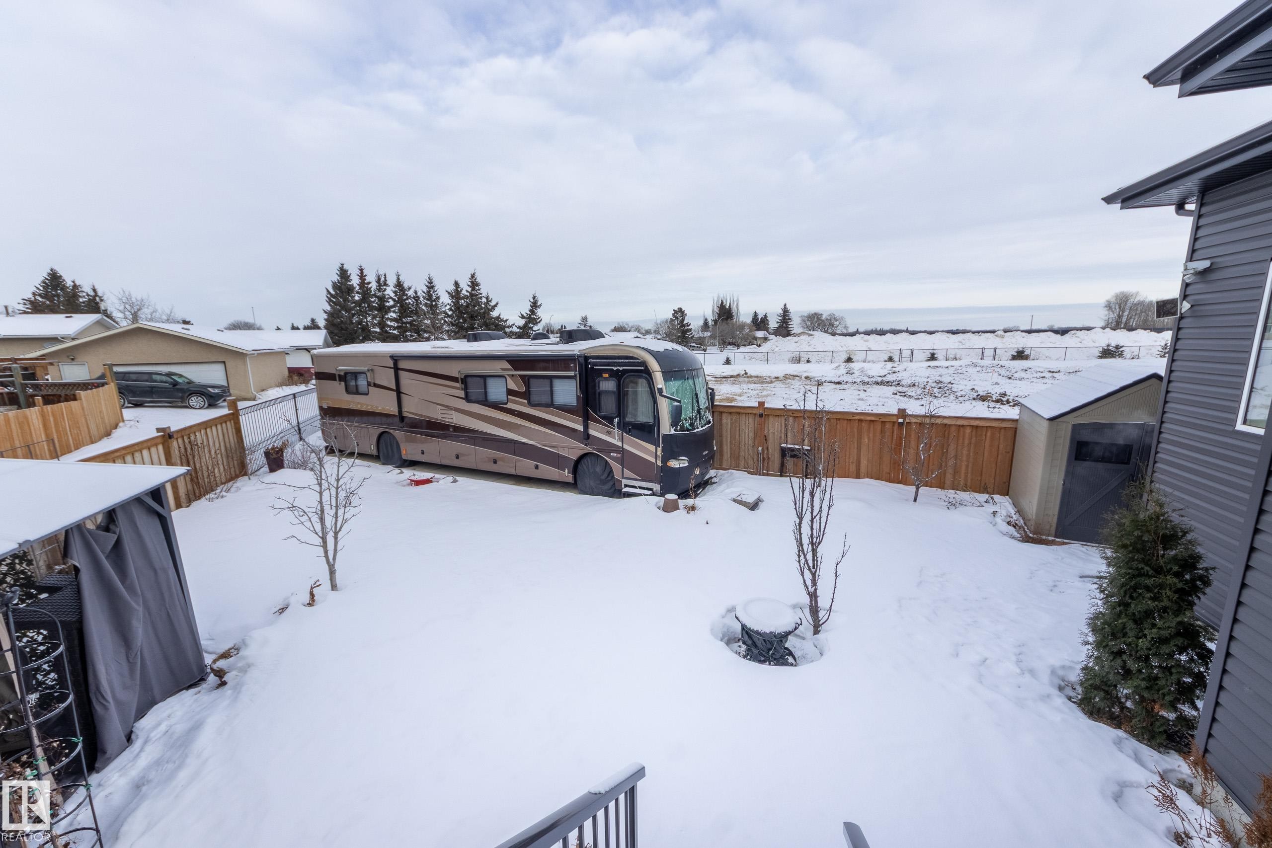 64 Maple Crescent, Gibbons, AB - Outdoor