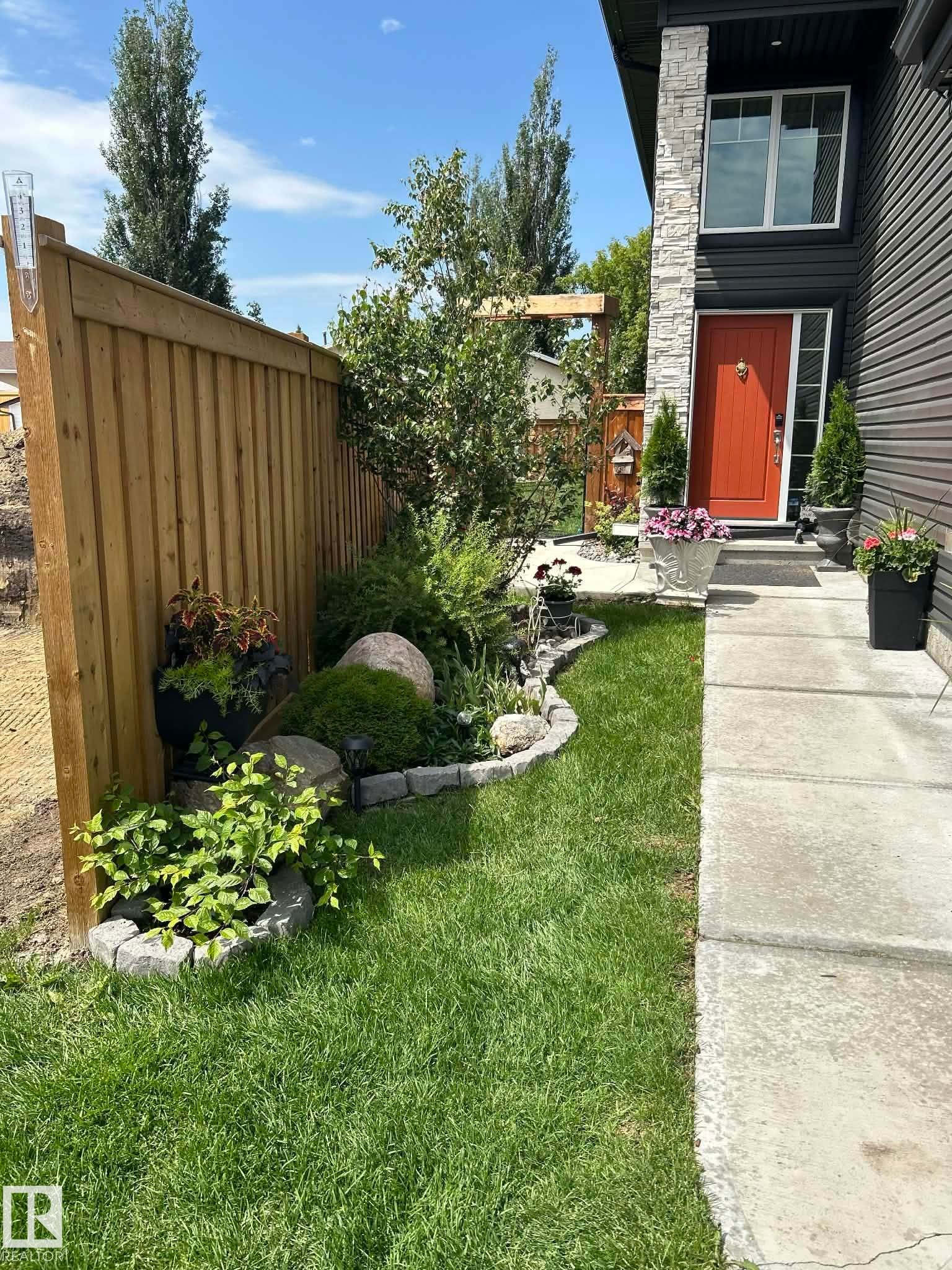 64 Maple Crescent, Gibbons, AB - Outdoor