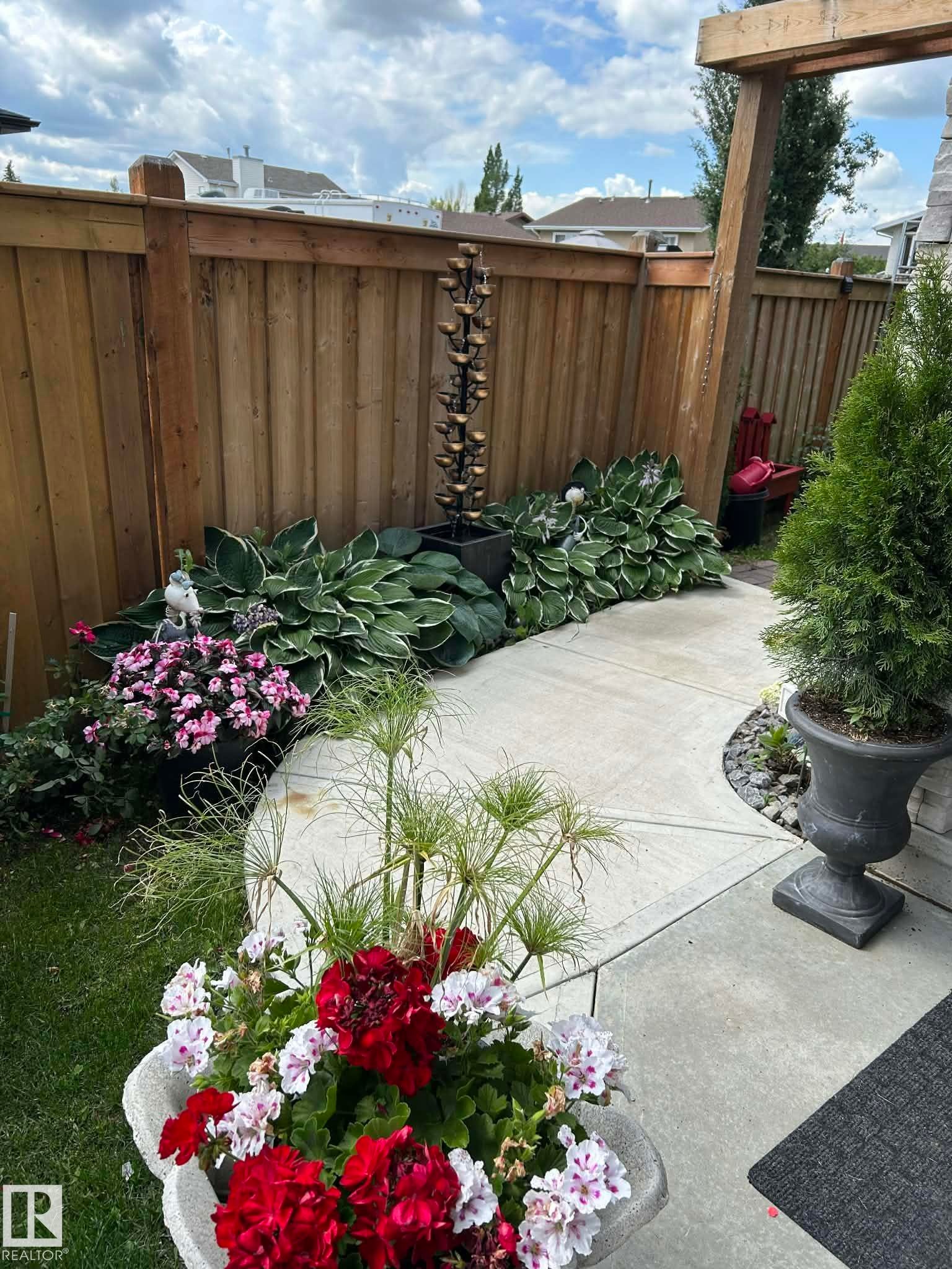 64 Maple Crescent, Gibbons, AB - Outdoor