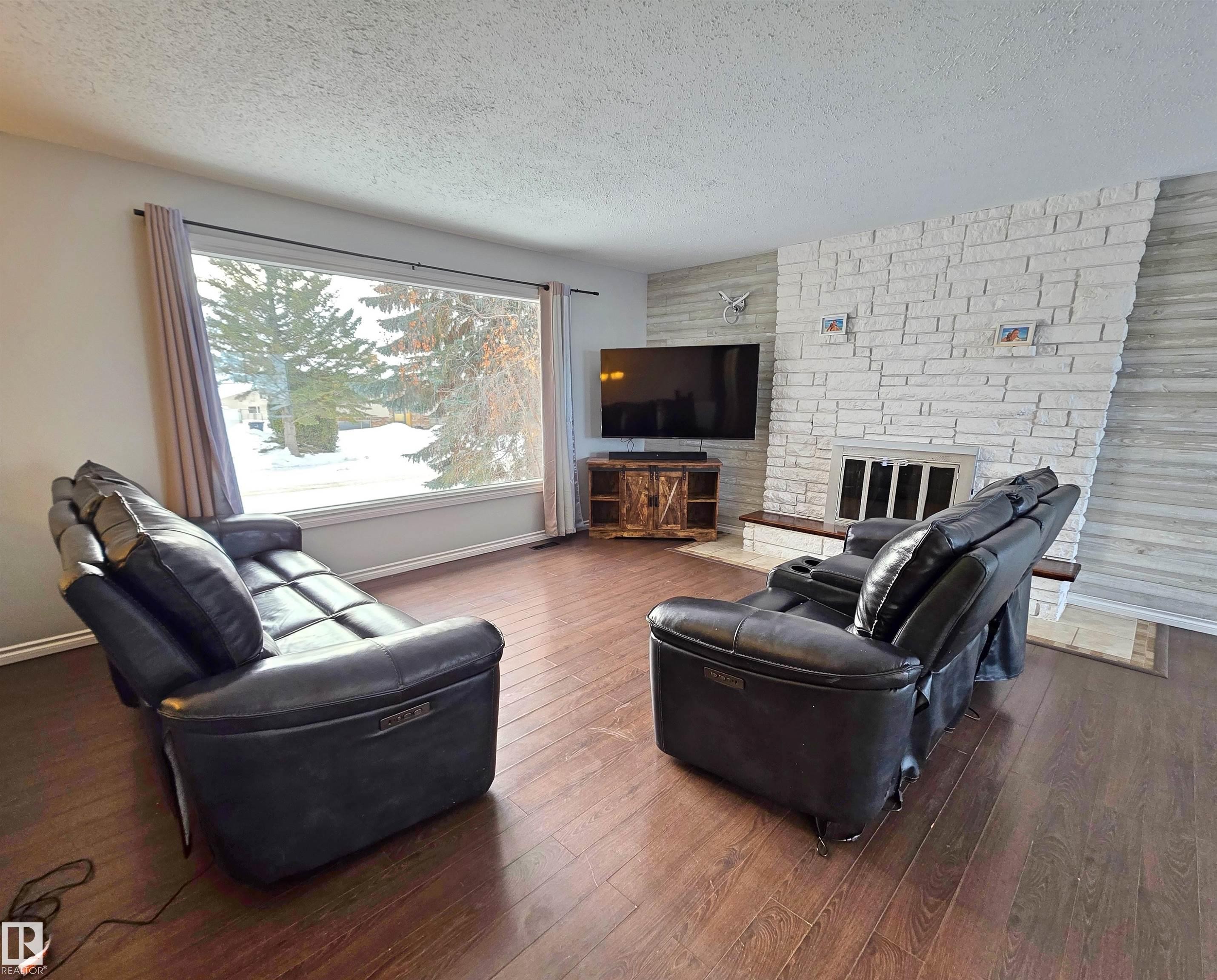 5614 52 Avenue, St. Paul Town, AB - Indoor Photo Showing Living Room With Fireplace