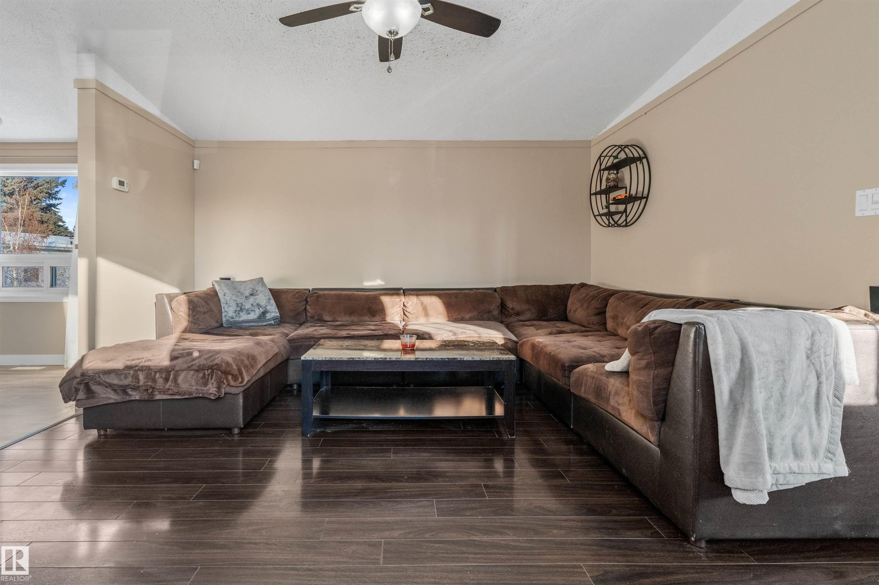 482 53222 Rge Rd 272, Rural Parkland County, AB - Indoor Photo Showing Living Room