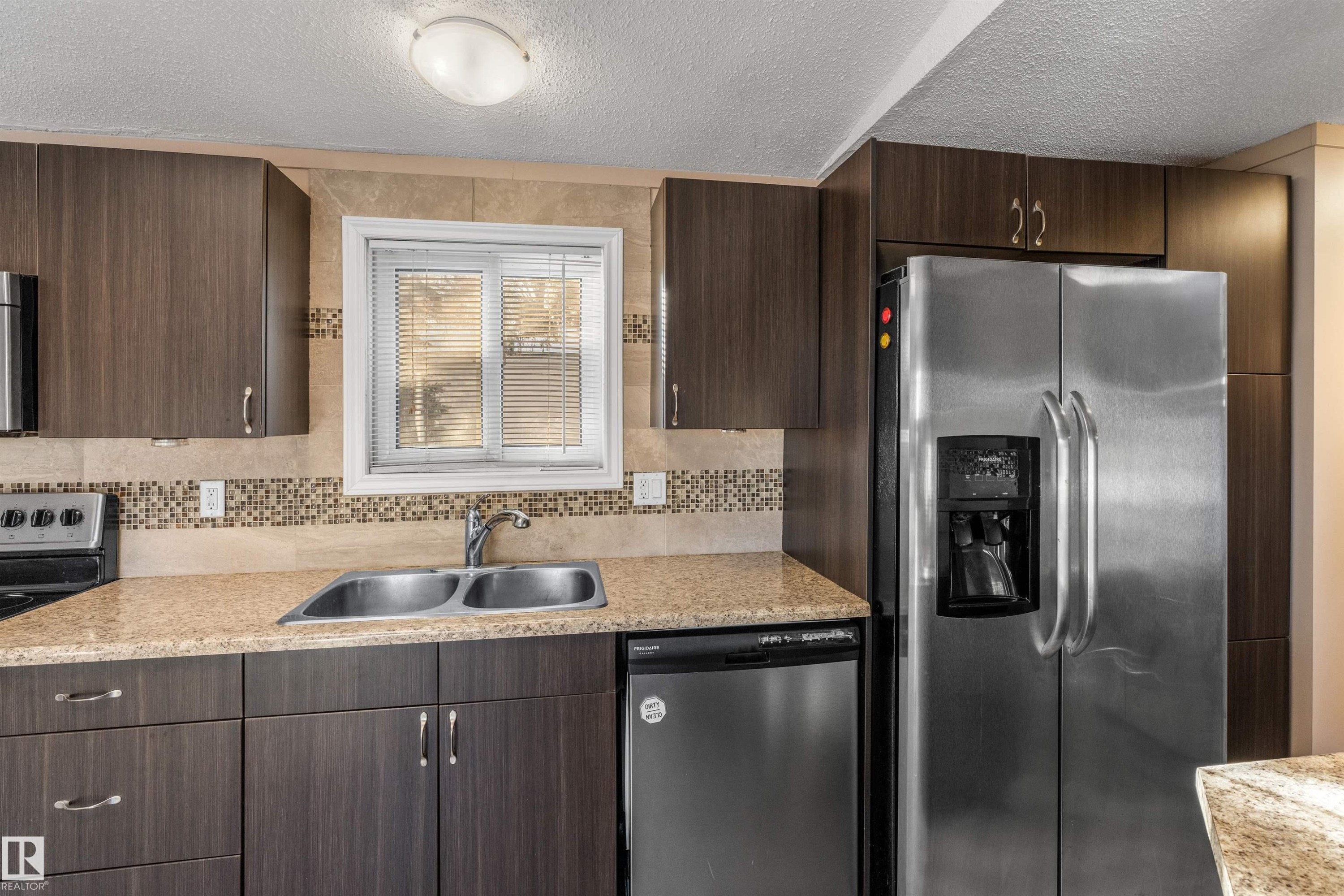 482 53222 Rge Rd 272, Rural Parkland County, AB - Indoor Photo Showing Kitchen With Stainless Steel Kitchen With Double Sink
