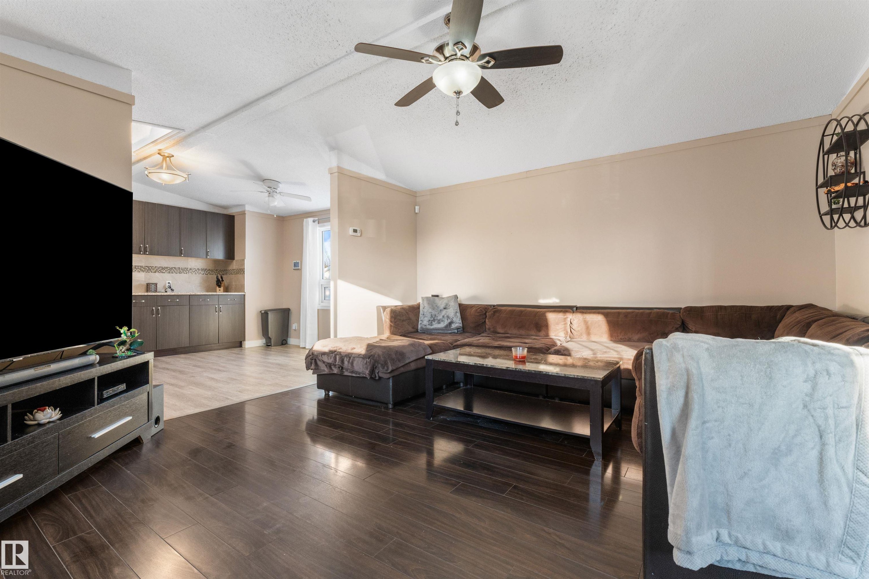 482 53222 Rge Rd 272, Rural Parkland County, AB - Indoor Photo Showing Living Room