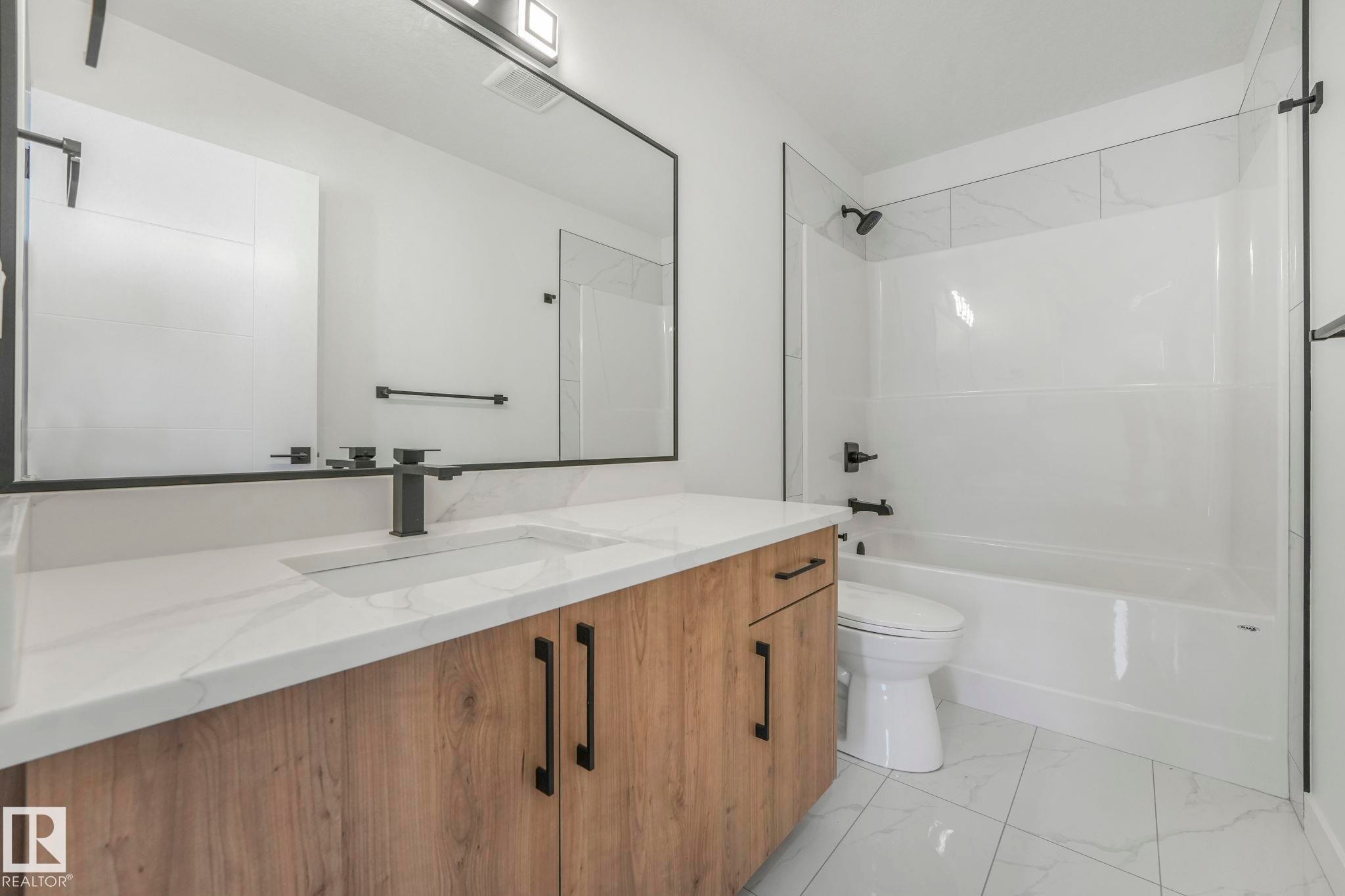 12206 63 Street, Edmonton, AB - Indoor Photo Showing Bathroom