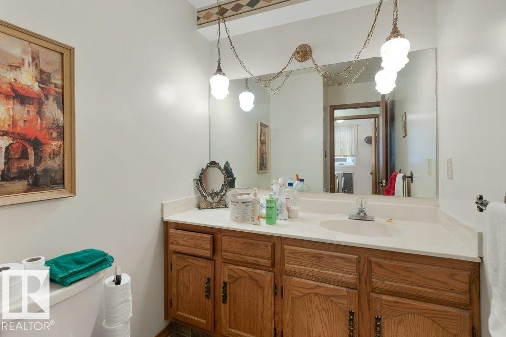 10511 74 Street, Edmonton, AB - Indoor Photo Showing Bathroom