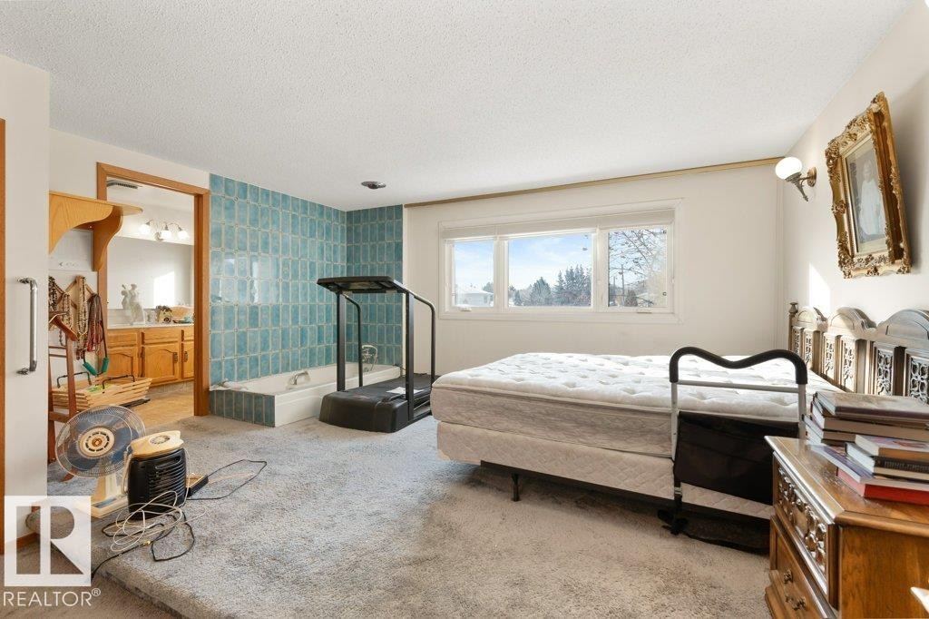 10511 74 Street, Edmonton, AB - Indoor Photo Showing Bedroom