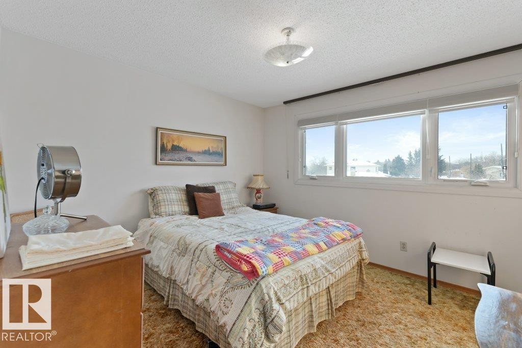 10511 74 Street, Edmonton, AB - Indoor Photo Showing Bedroom