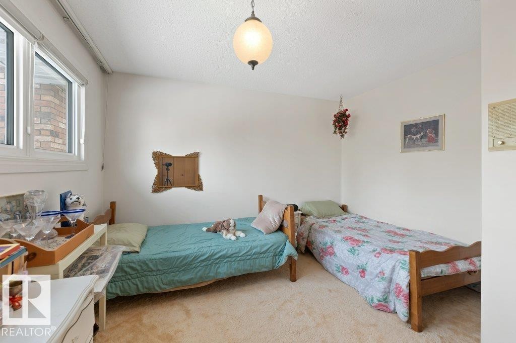 10511 74 Street, Edmonton, AB - Indoor Photo Showing Bedroom