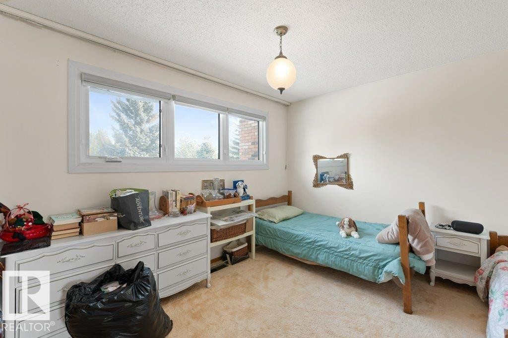 10511 74 Street, Edmonton, AB - Indoor Photo Showing Bedroom
