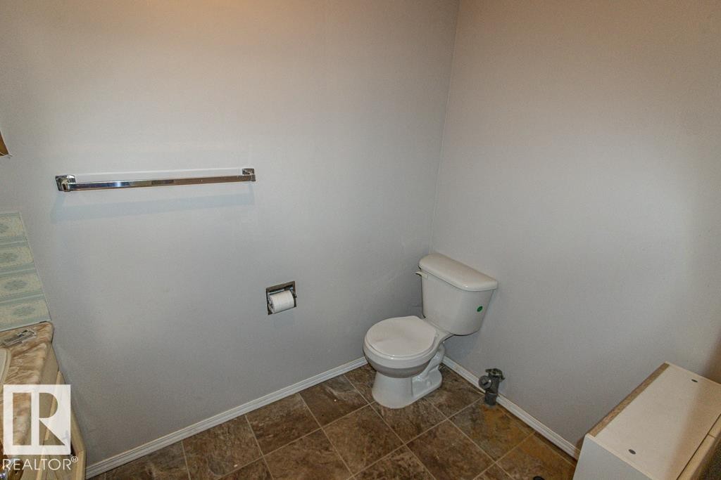 5006 51 St, Myrnam, AB - Indoor Photo Showing Bathroom