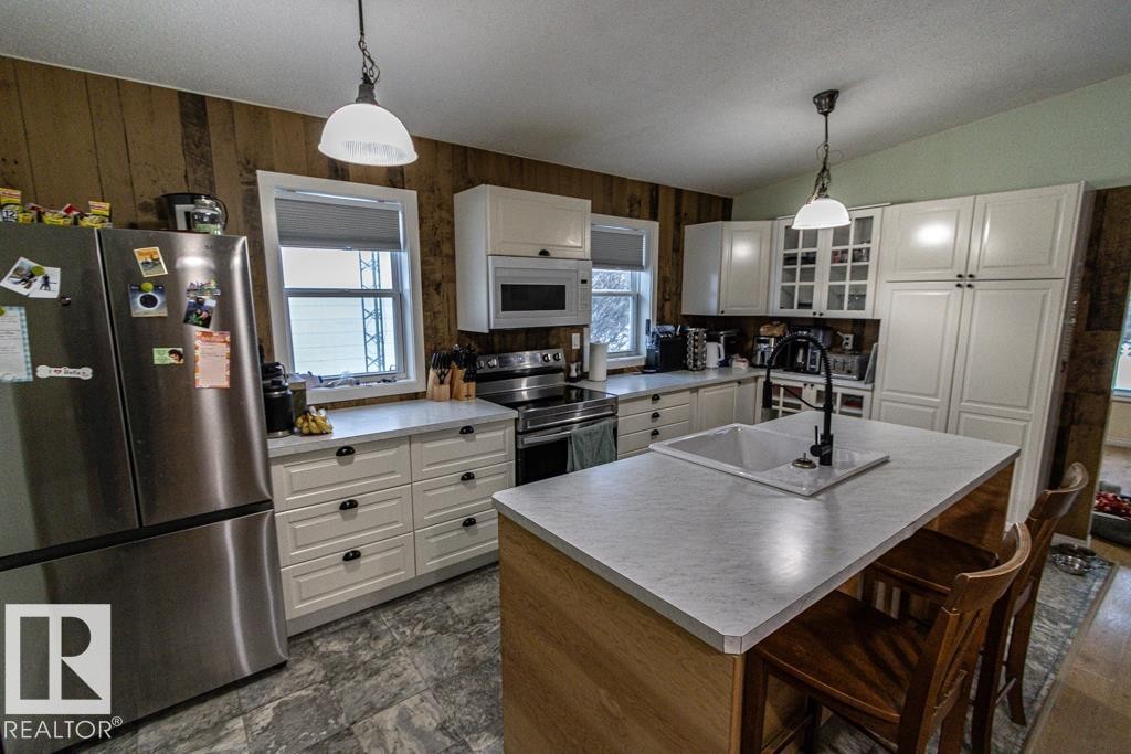 5006 51 St, Myrnam, AB - Indoor Photo Showing Other Room