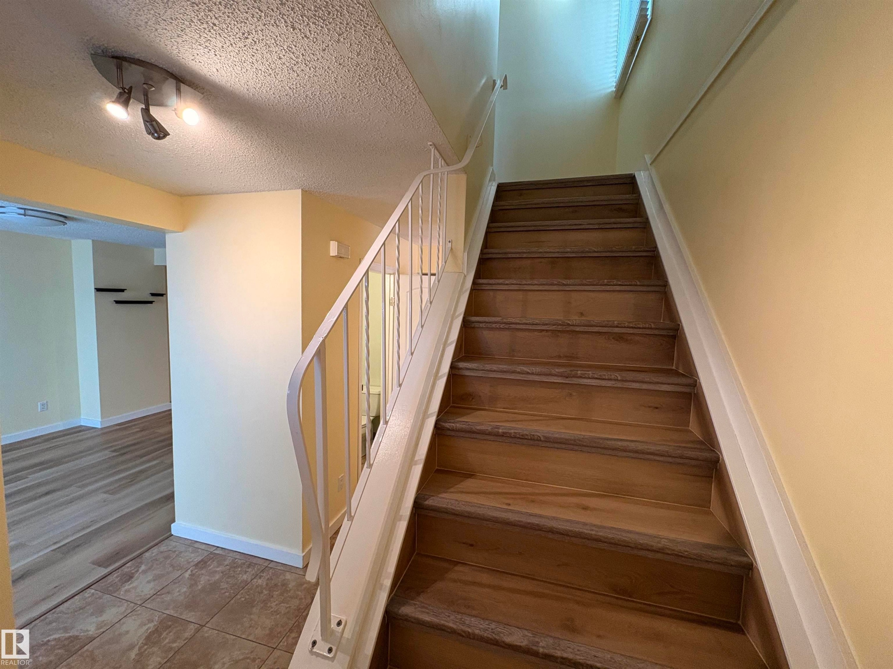 13279 47 Street, Edmonton, AB - Indoor Photo Showing Other Room