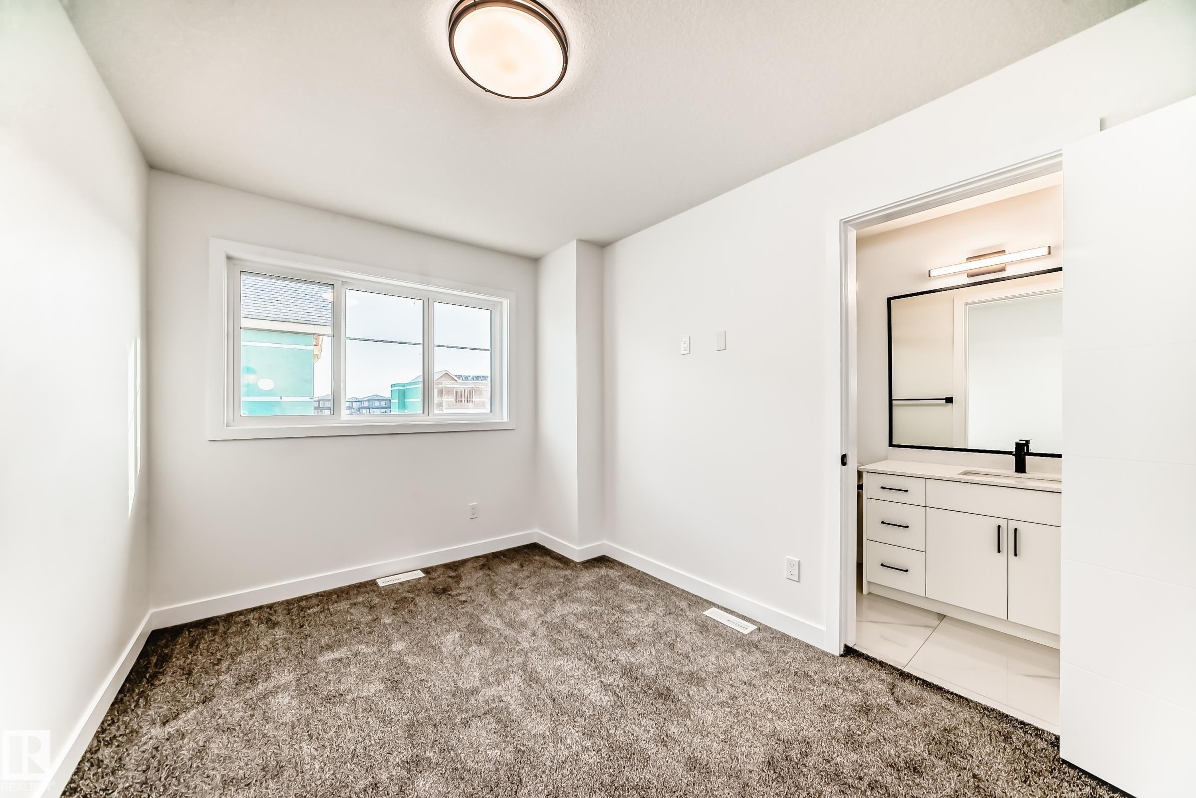 44 18120 28 Avenue, Edmonton, AB - Indoor Photo Showing Other Room