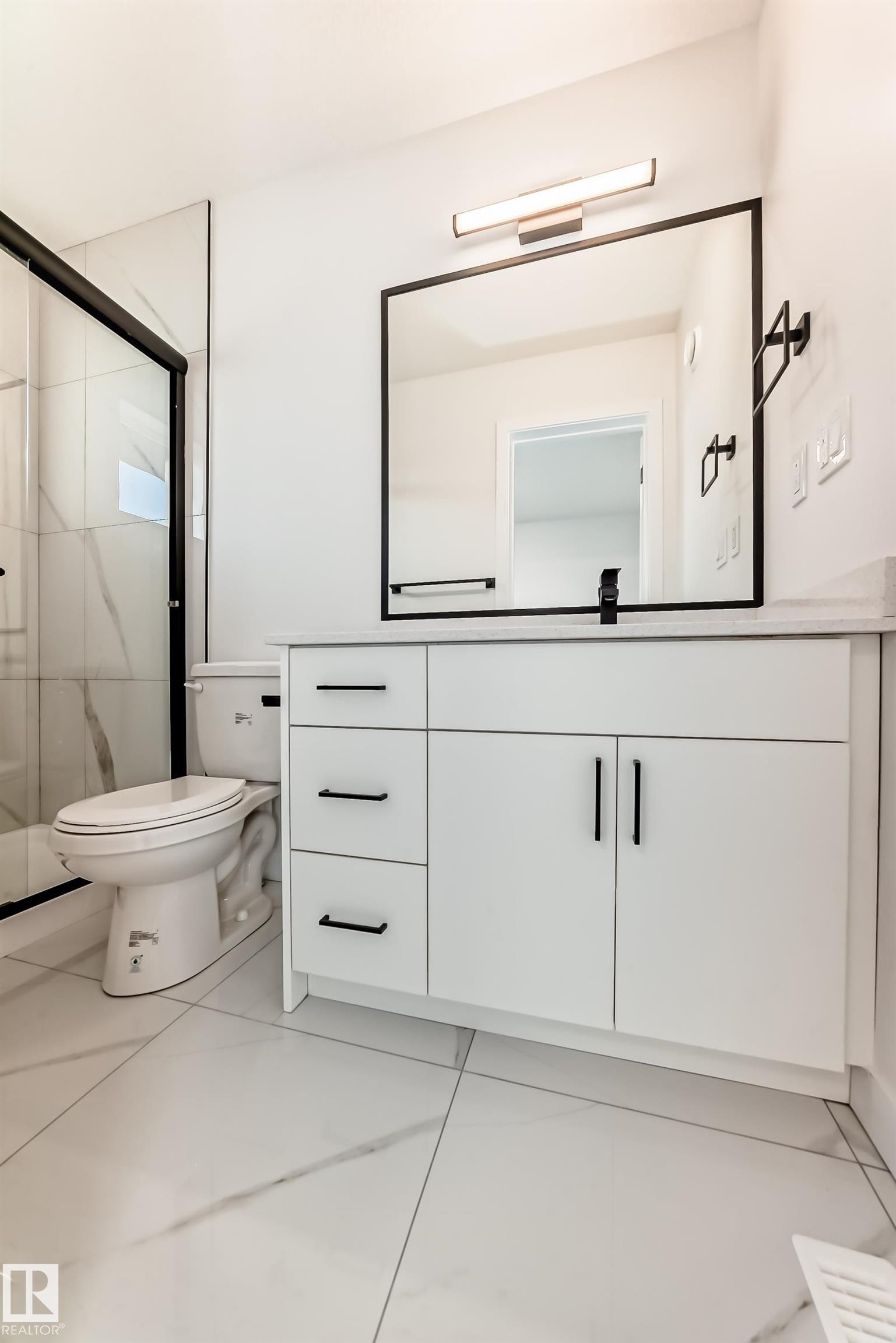 44 18120 28 Avenue, Edmonton, AB - Indoor Photo Showing Bathroom