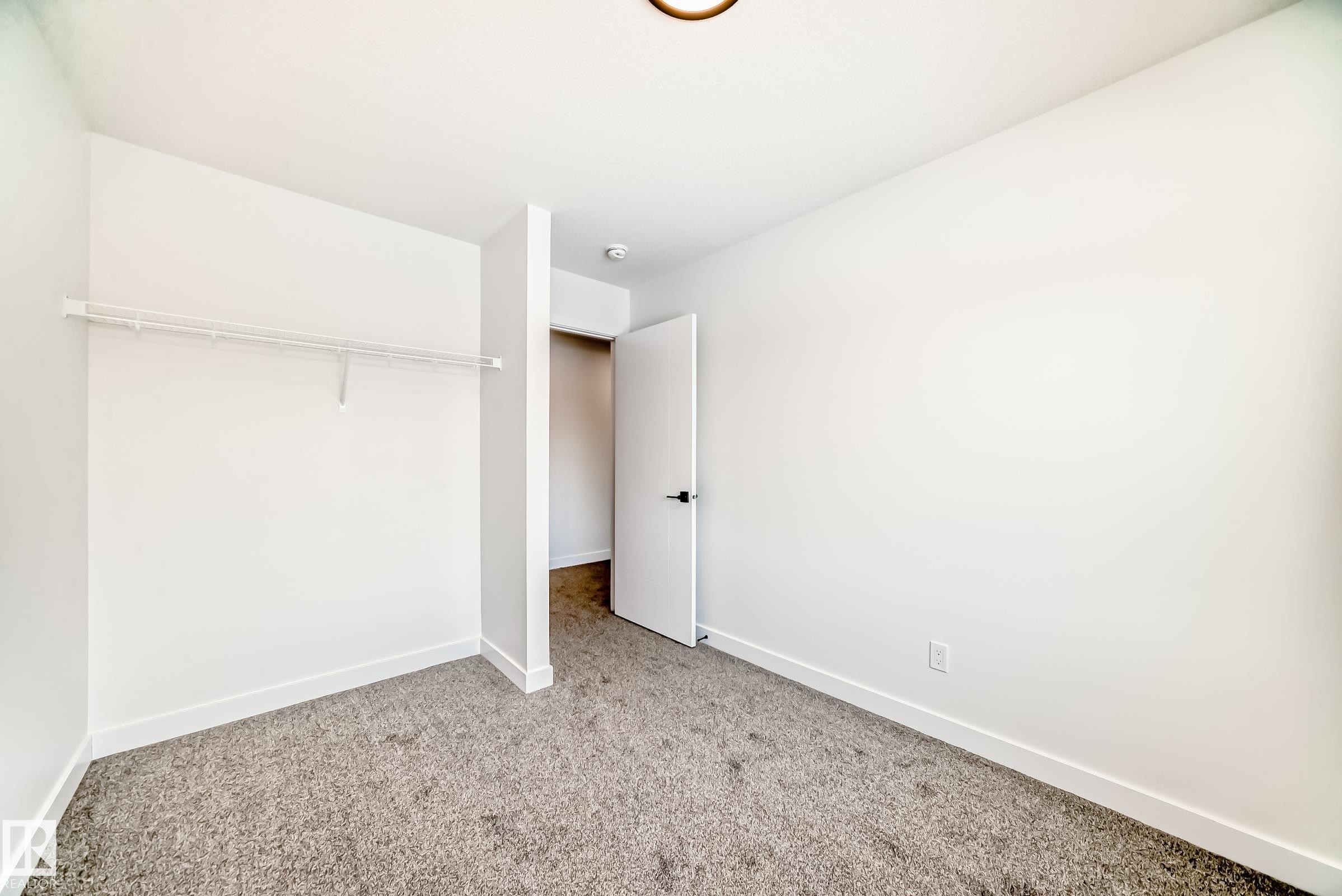 44 18120 28 Avenue, Edmonton, AB - Indoor Photo Showing Other Room