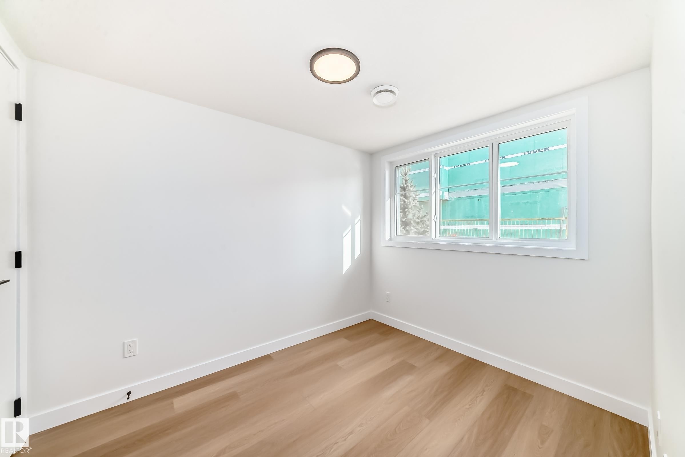 44 18120 28 Avenue, Edmonton, AB - Indoor Photo Showing Other Room