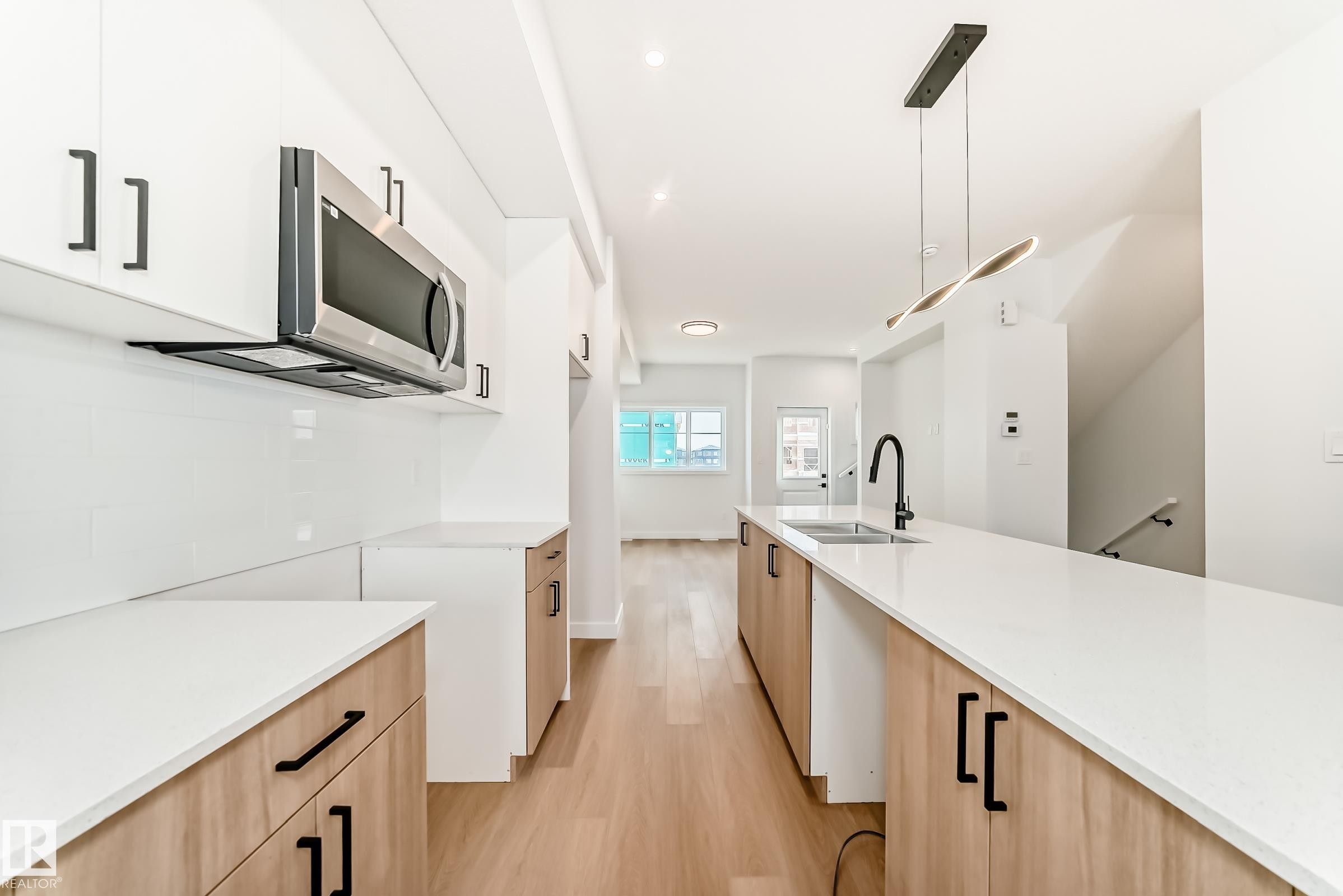 44 18120 28 Avenue, Edmonton, AB - Indoor Photo Showing Kitchen With Double Sink With Upgraded Kitchen