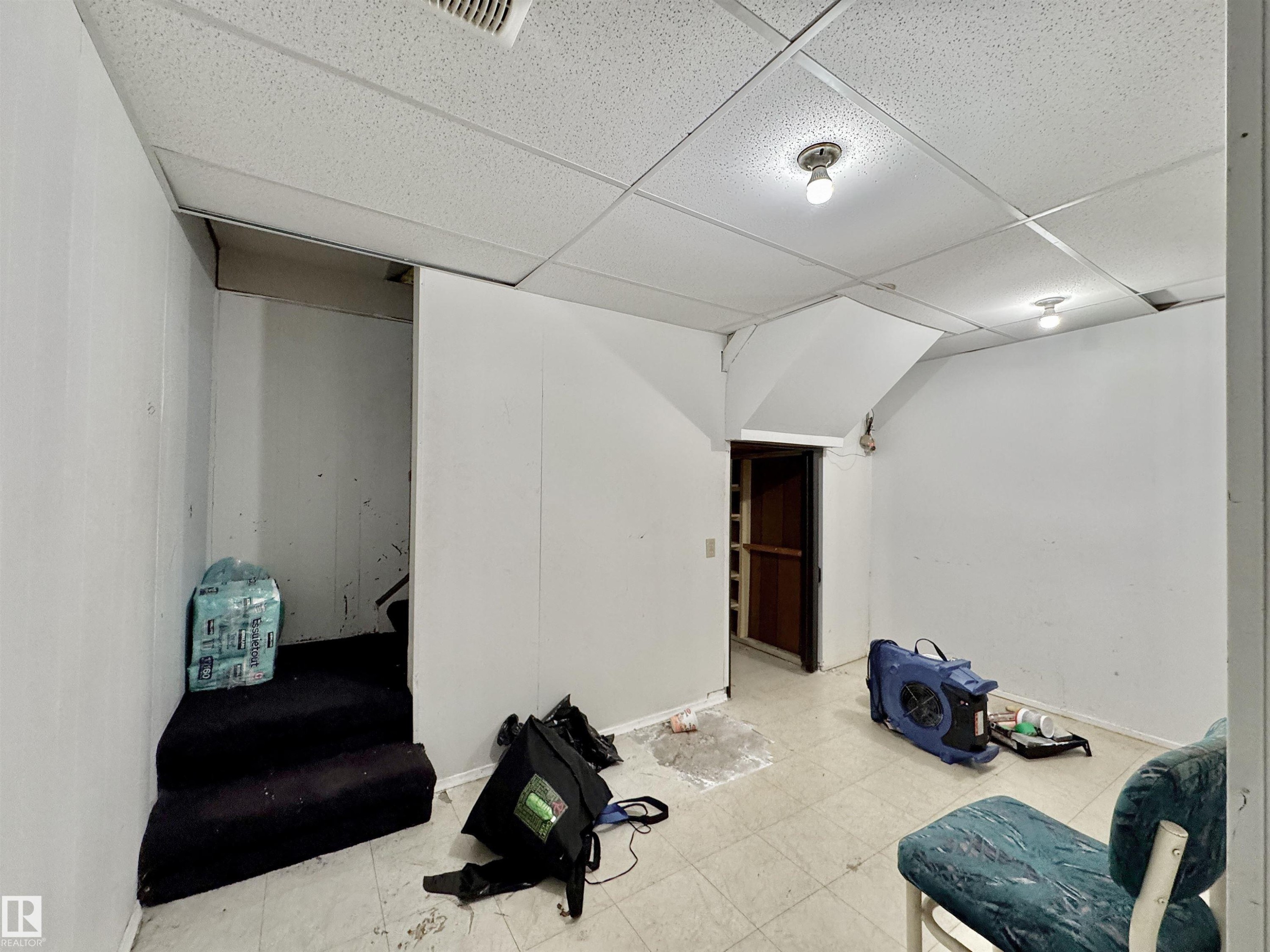 14304 79 Street, Edmonton, AB - Indoor