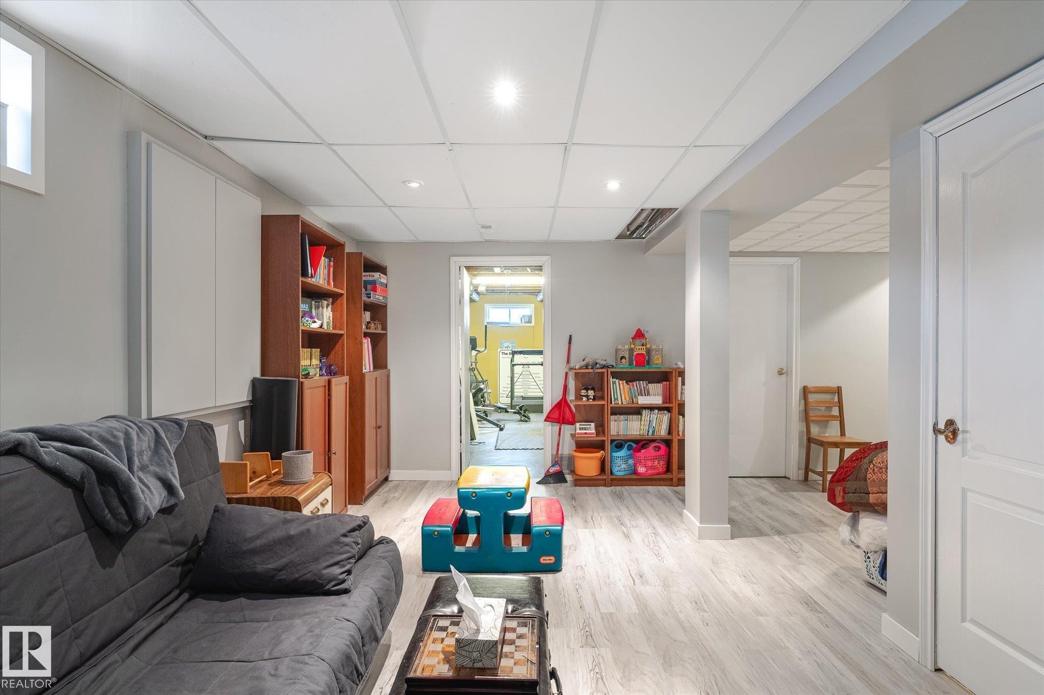 7020 157 Avenue, Edmonton, AB - Indoor