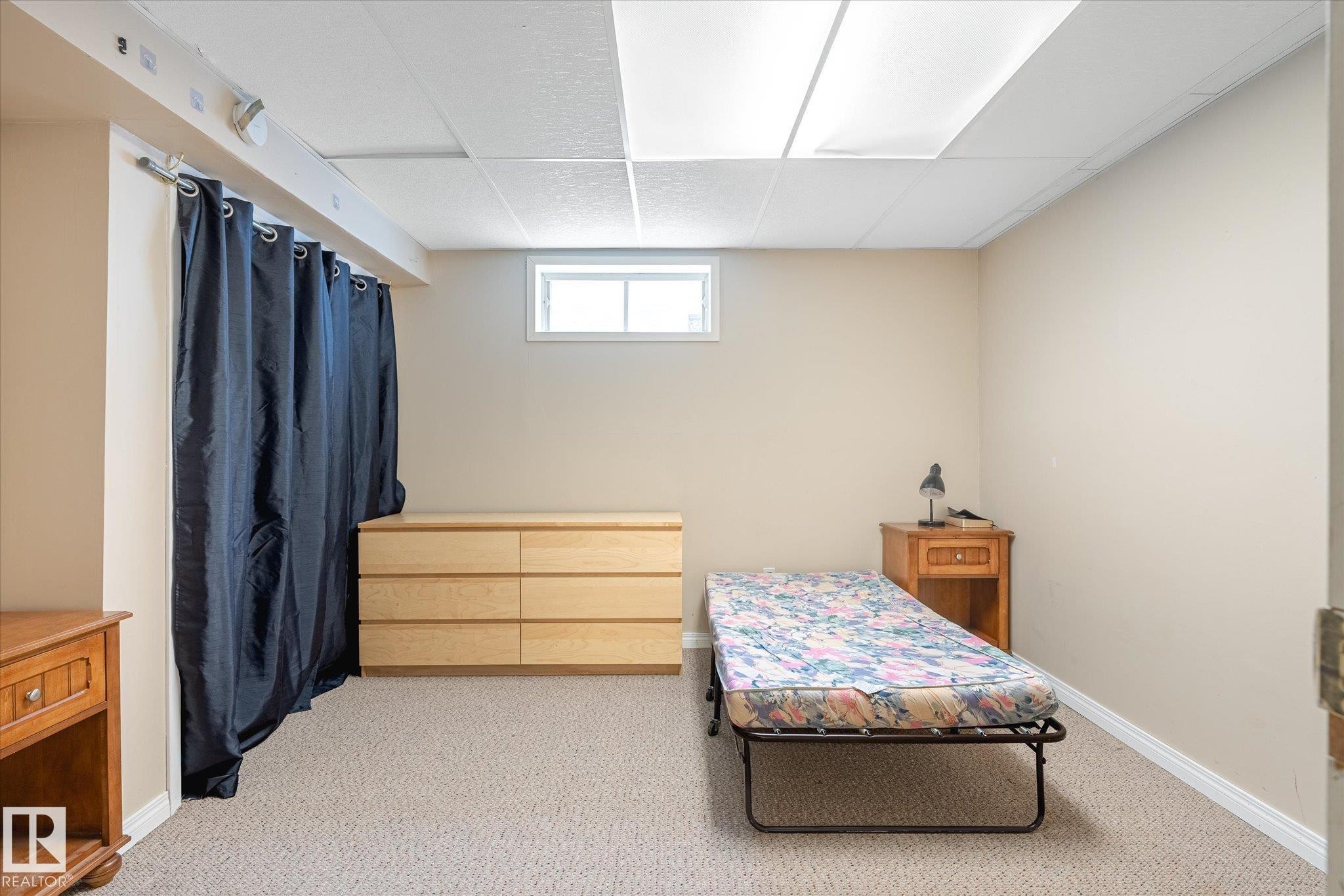 Bedroom with carpet flooring and a drop ceiling - 7020 157 Avenue, Edmonton, AB - Indoor