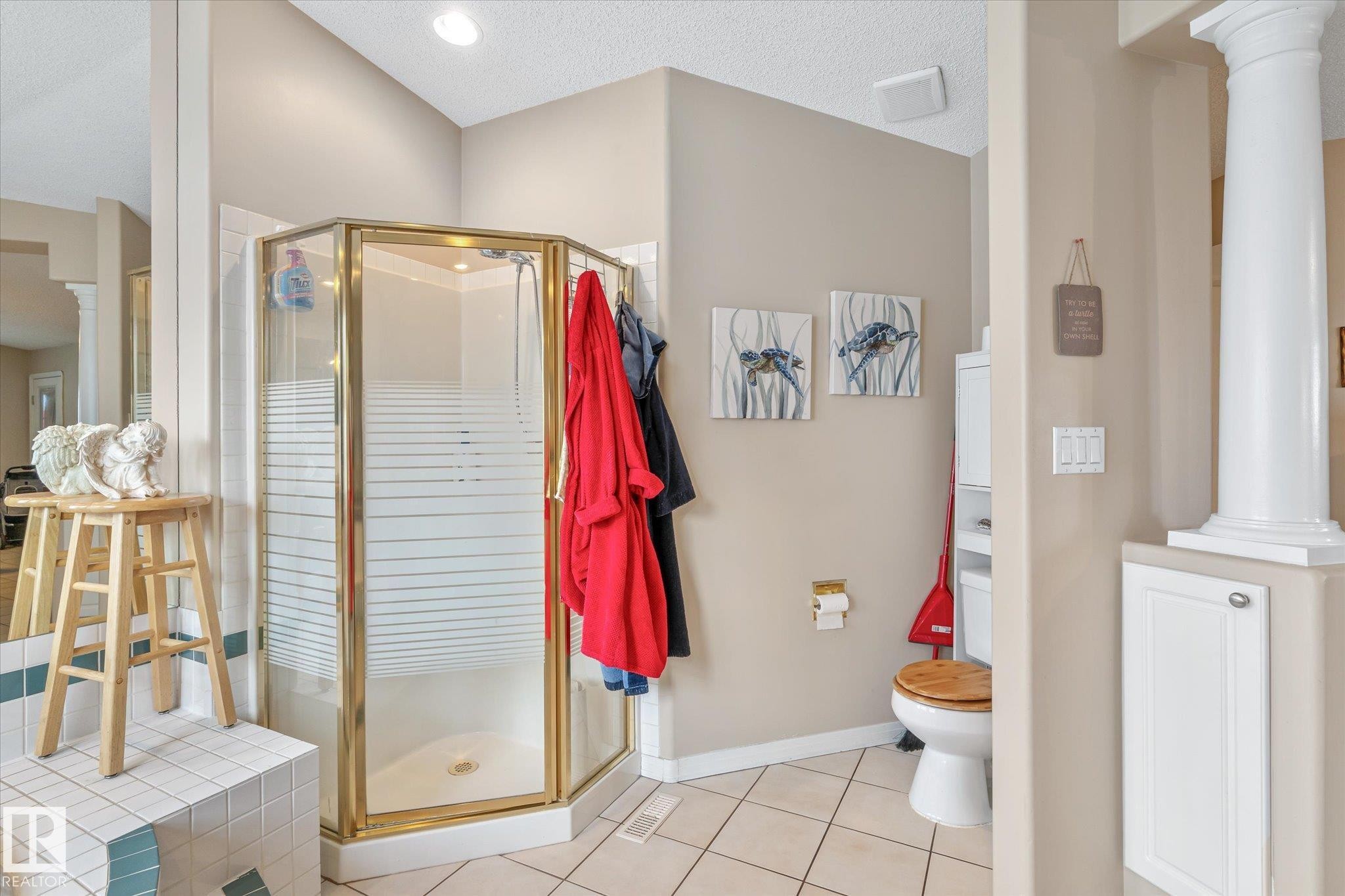 7020 157 Avenue, Edmonton, AB - Indoor Photo Showing Bathroom
