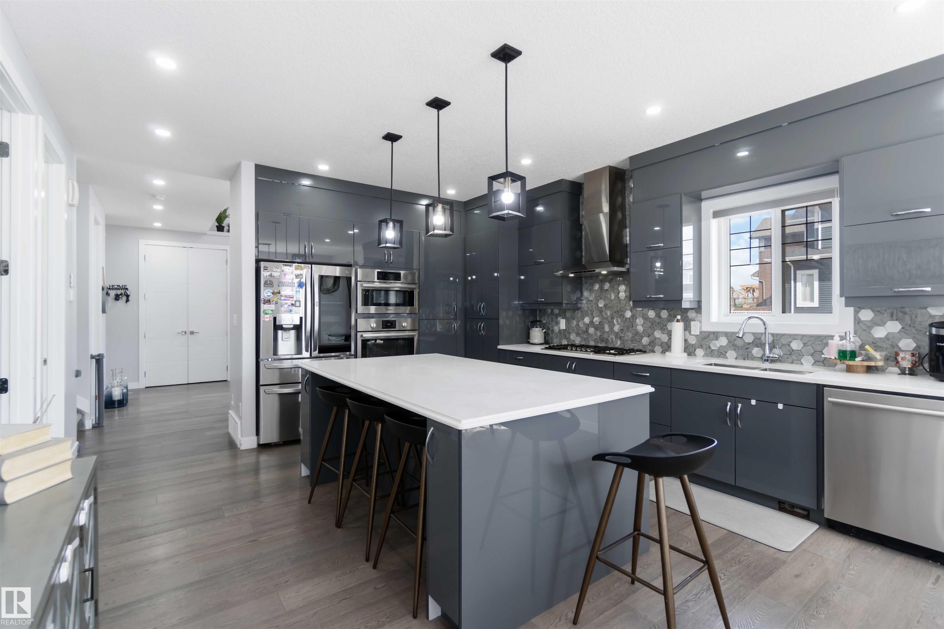 5732 Keeping Crescent, Edmonton, AB - Indoor Photo Showing Kitchen With Upgraded Kitchen