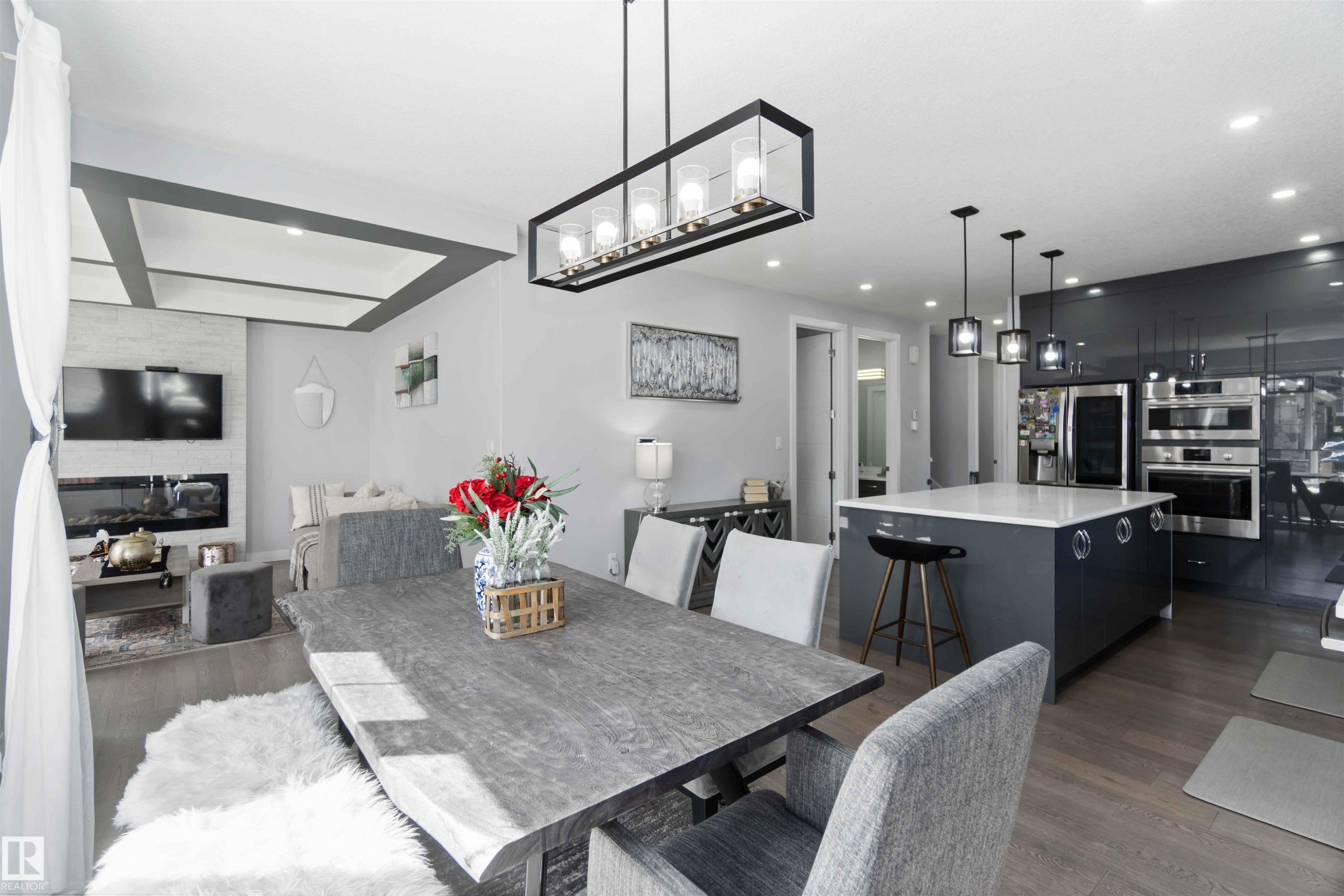 5732 Keeping Crescent, Edmonton, AB - Indoor Photo Showing Dining Room