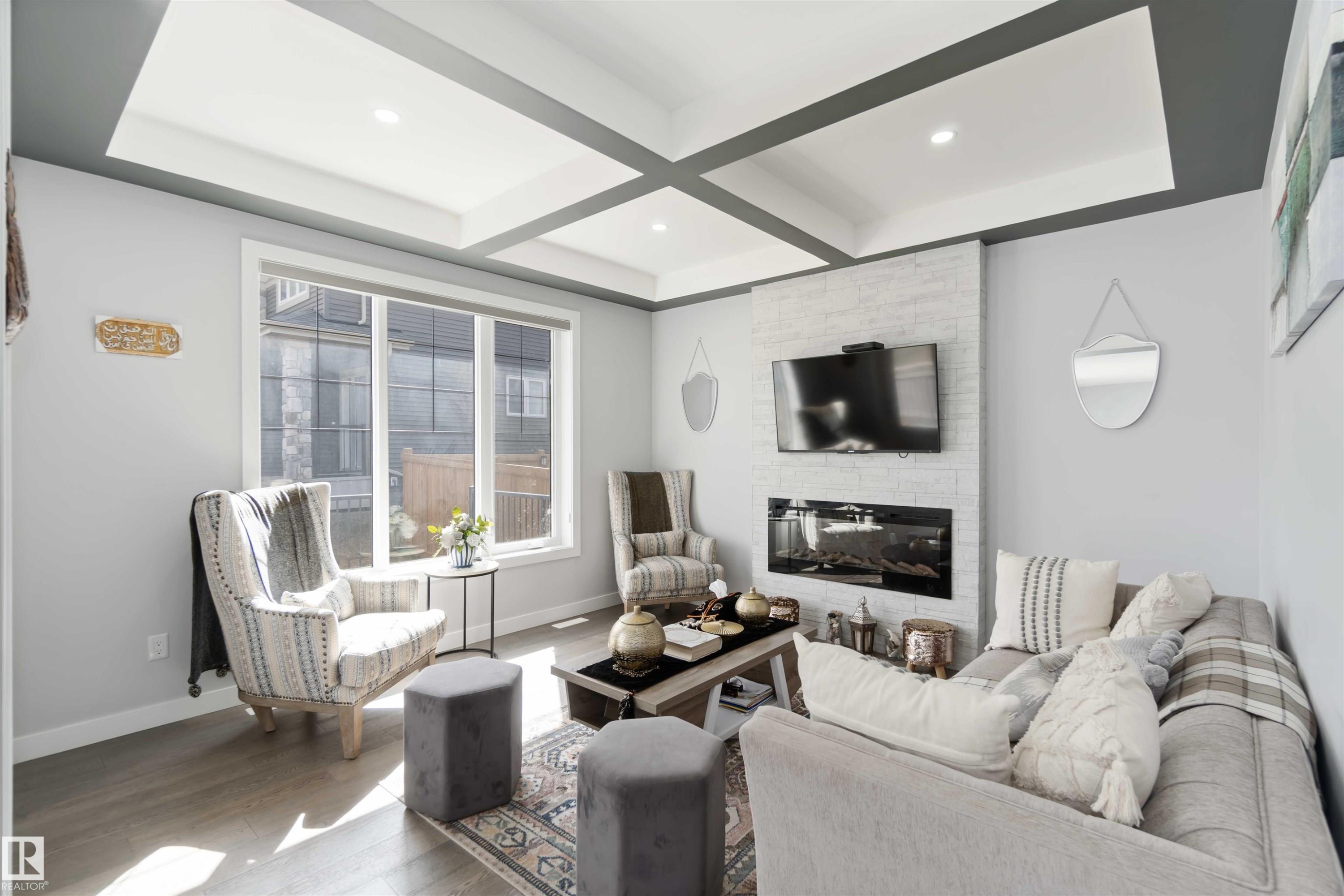 5732 Keeping Crescent, Edmonton, AB - Indoor Photo Showing Living Room With Fireplace