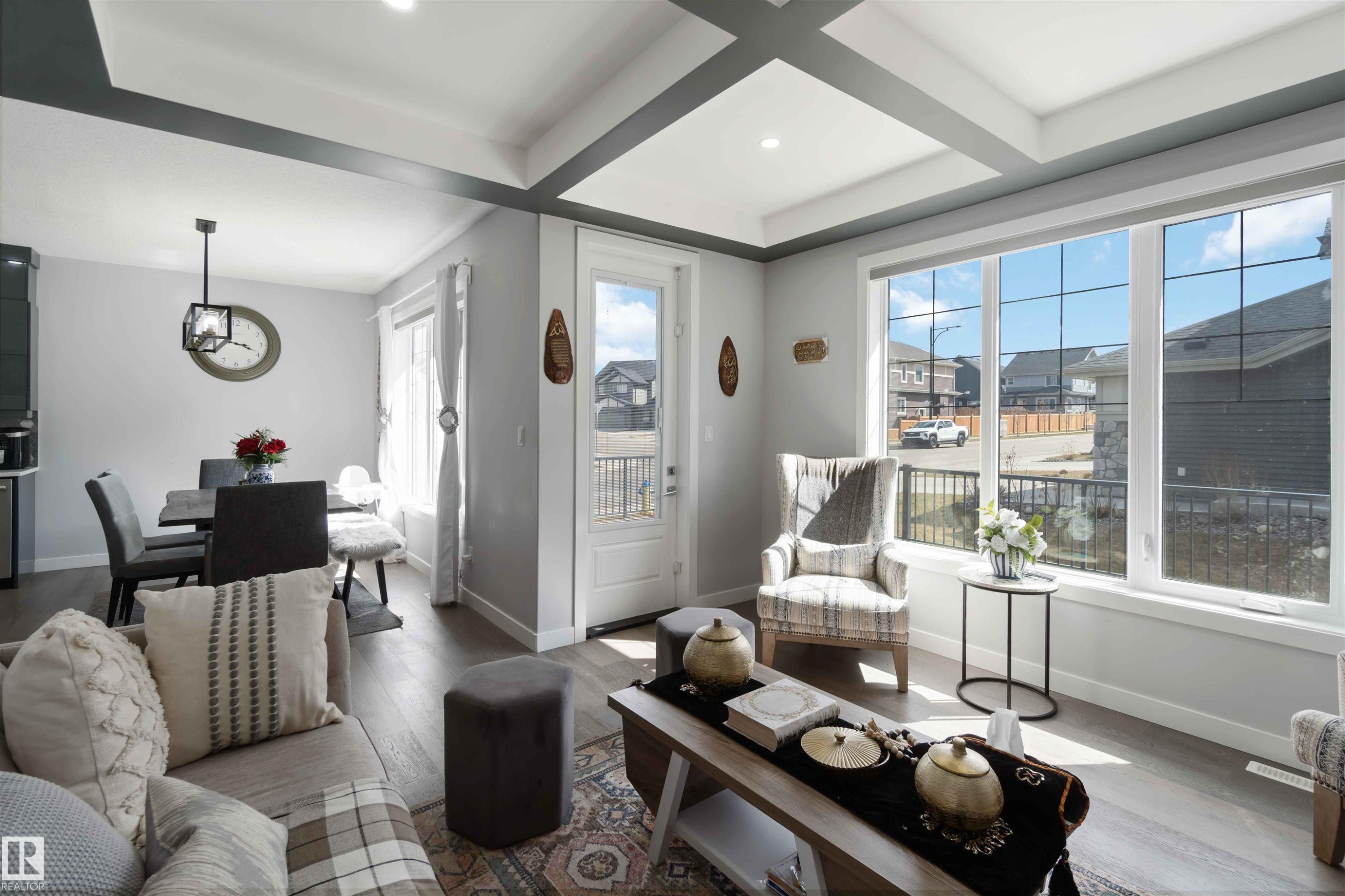 5732 Keeping Crescent, Edmonton, AB - Indoor Photo Showing Living Room