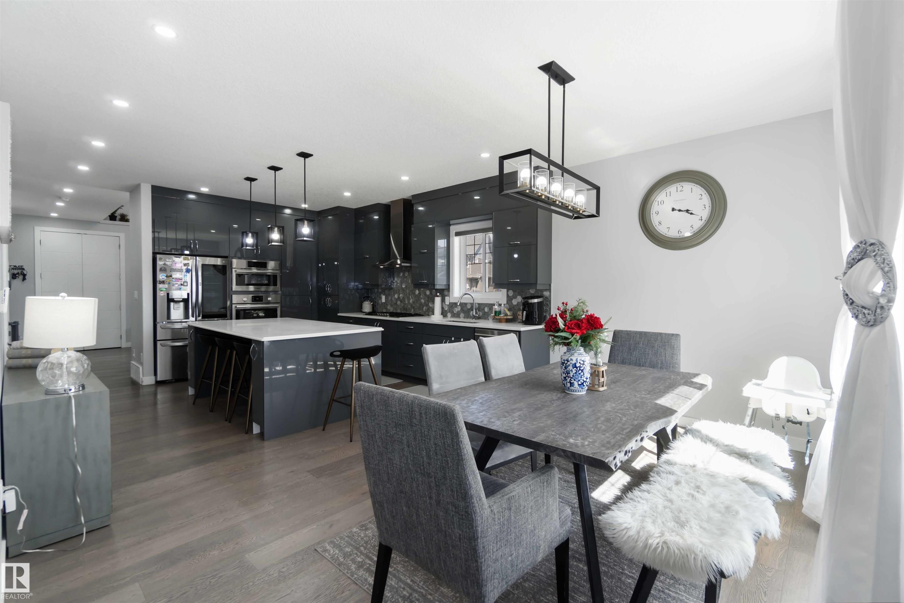 5732 Keeping Crescent, Edmonton, AB - Indoor Photo Showing Dining Room