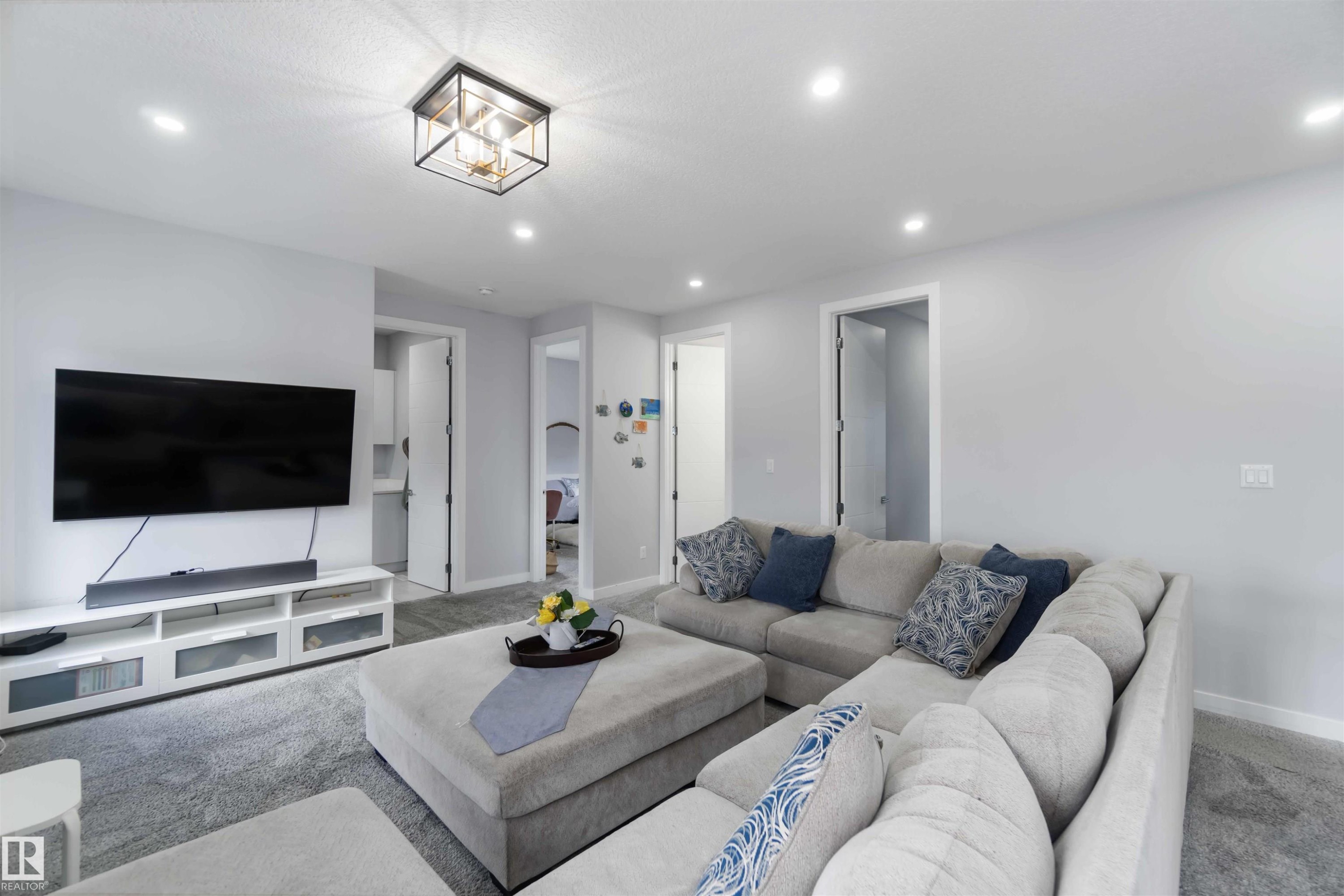 5732 Keeping Crescent, Edmonton, AB - Indoor Photo Showing Living Room