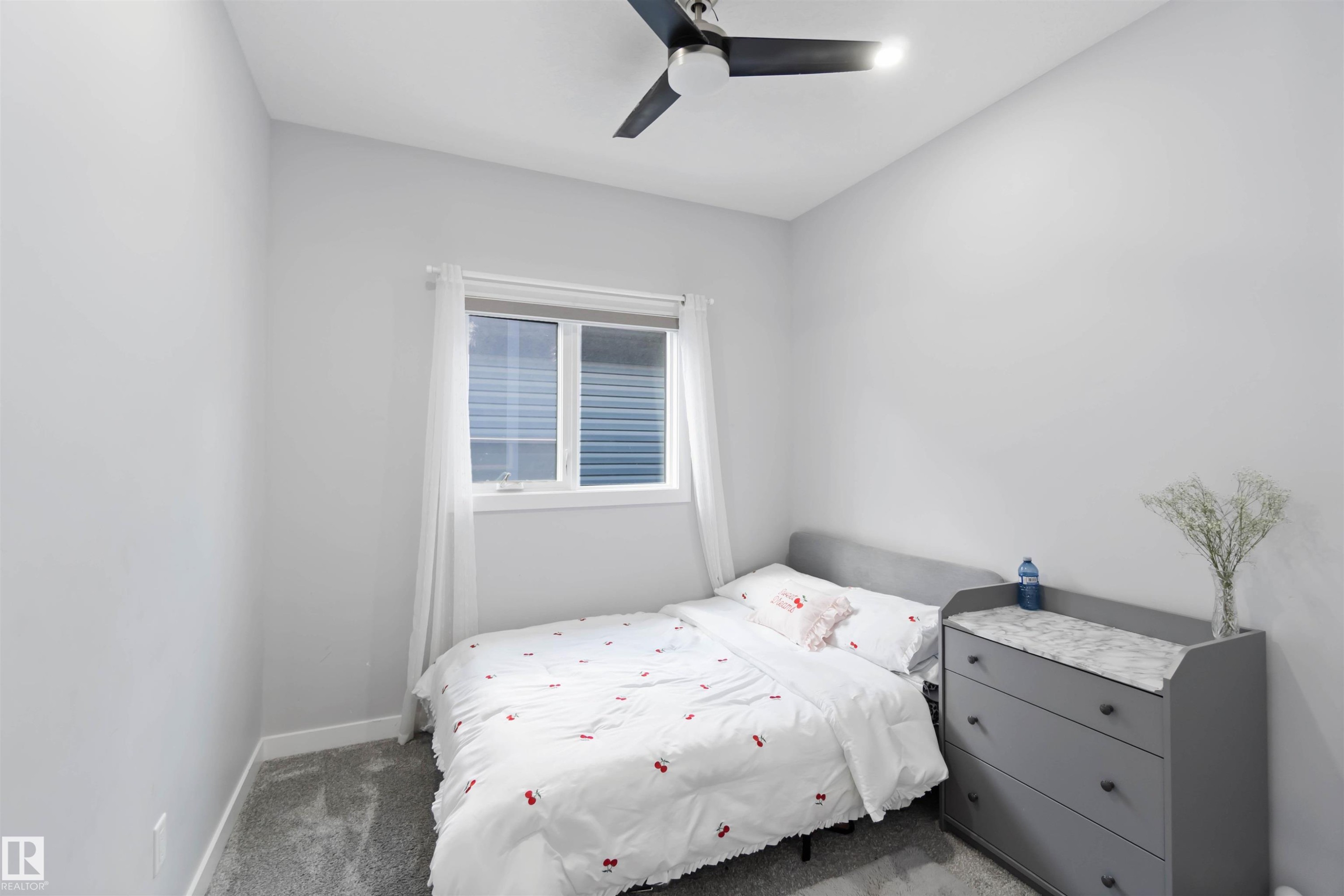 5732 Keeping Crescent, Edmonton, AB - Indoor Photo Showing Bedroom