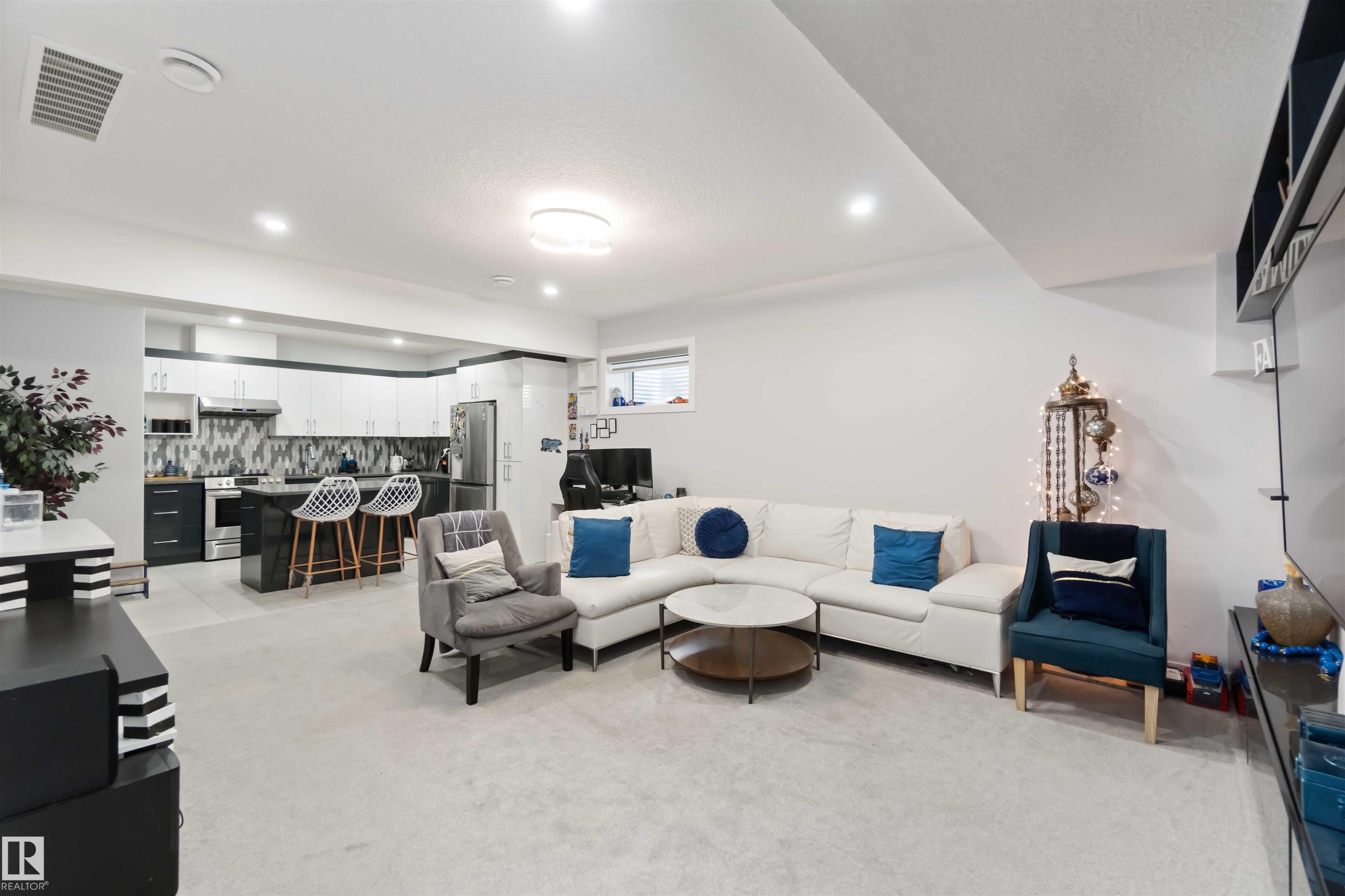 5732 Keeping Crescent, Edmonton, AB - Indoor