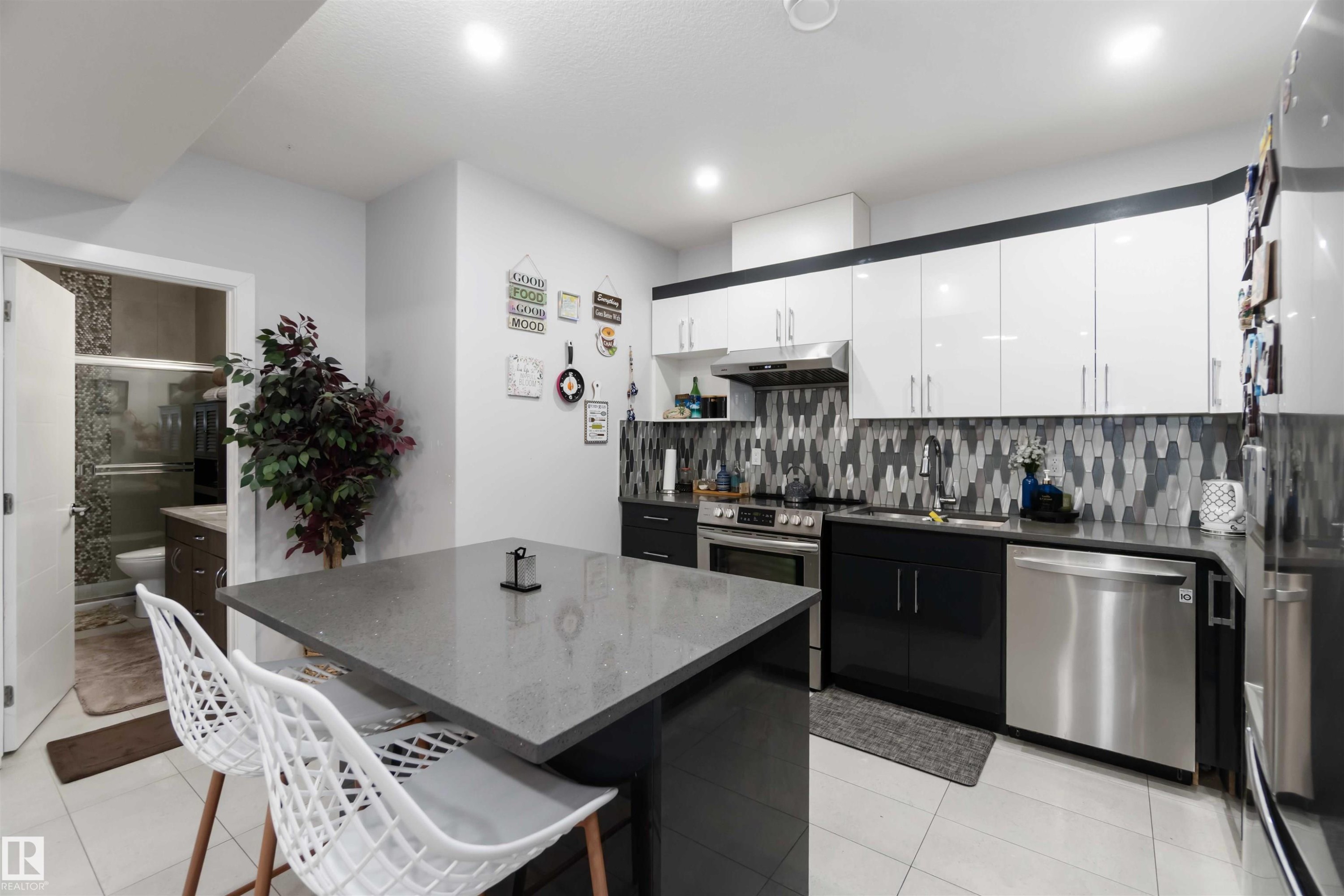 5732 Keeping Crescent, Edmonton, AB - Indoor Photo Showing Other Room