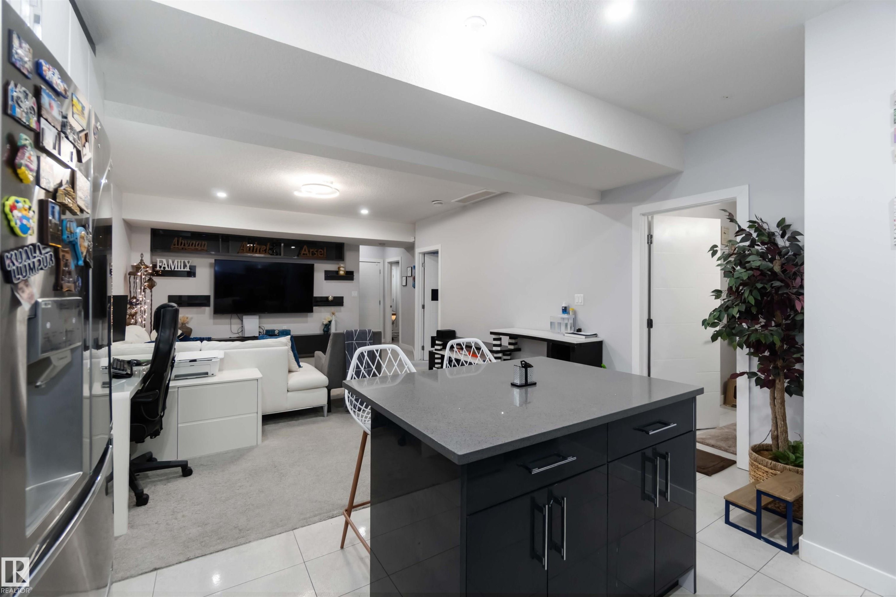 5732 Keeping Crescent, Edmonton, AB - Indoor