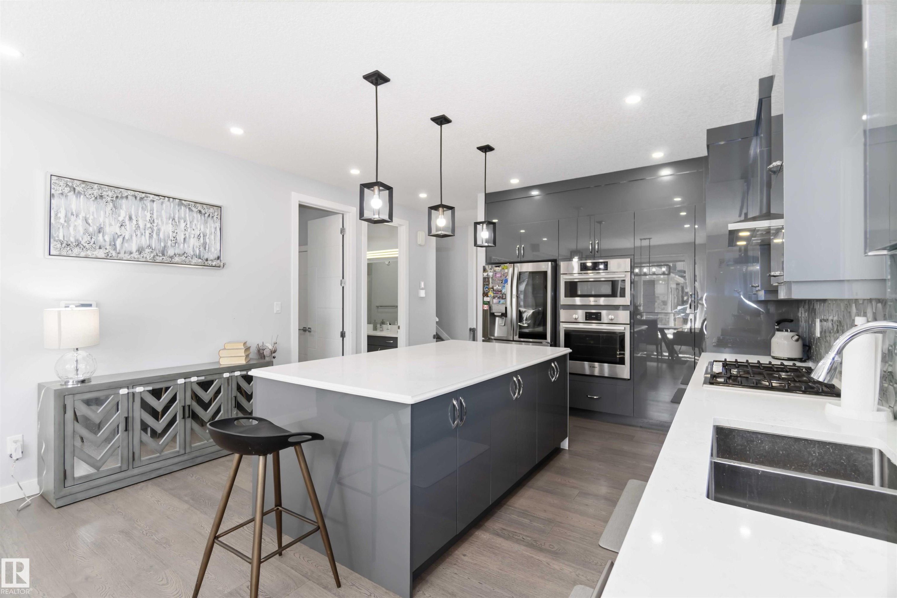 5732 Keeping Crescent, Edmonton, AB - Indoor Photo Showing Kitchen With Upgraded Kitchen