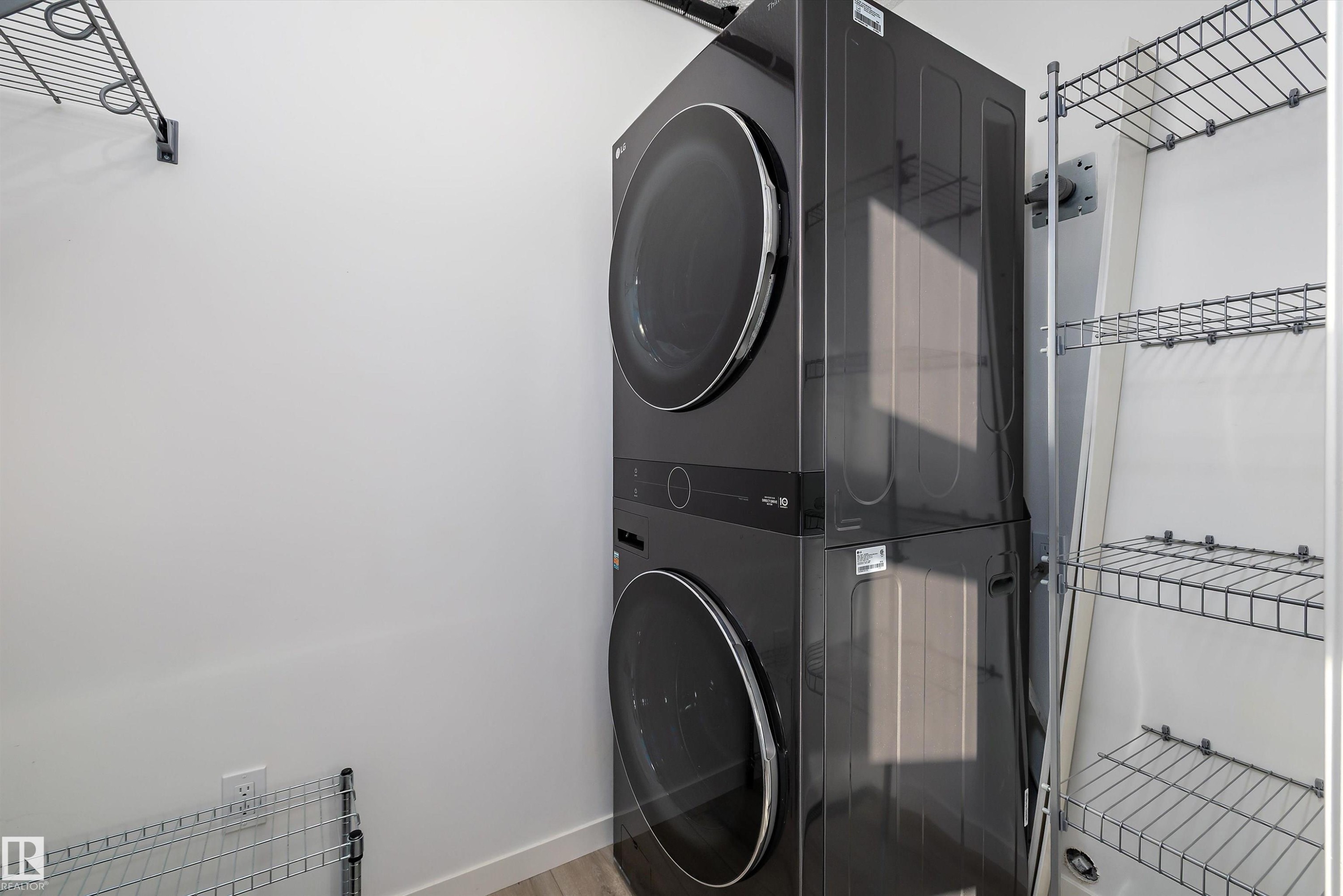 616 Kinglet Boulevard, Edmonton, AB - Indoor Photo Showing Laundry Room