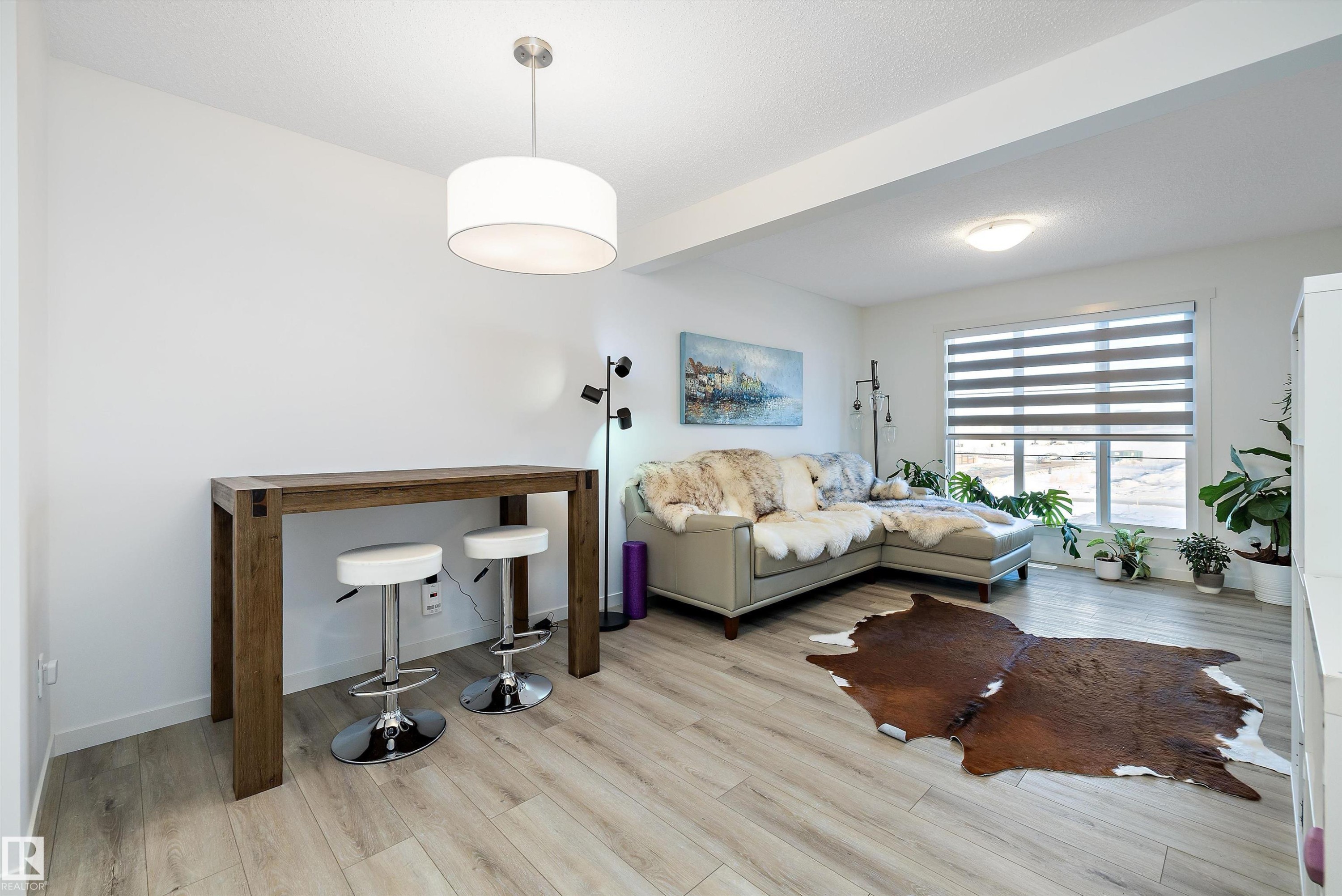 616 Kinglet Boulevard, Edmonton, AB - Indoor Photo Showing Living Room