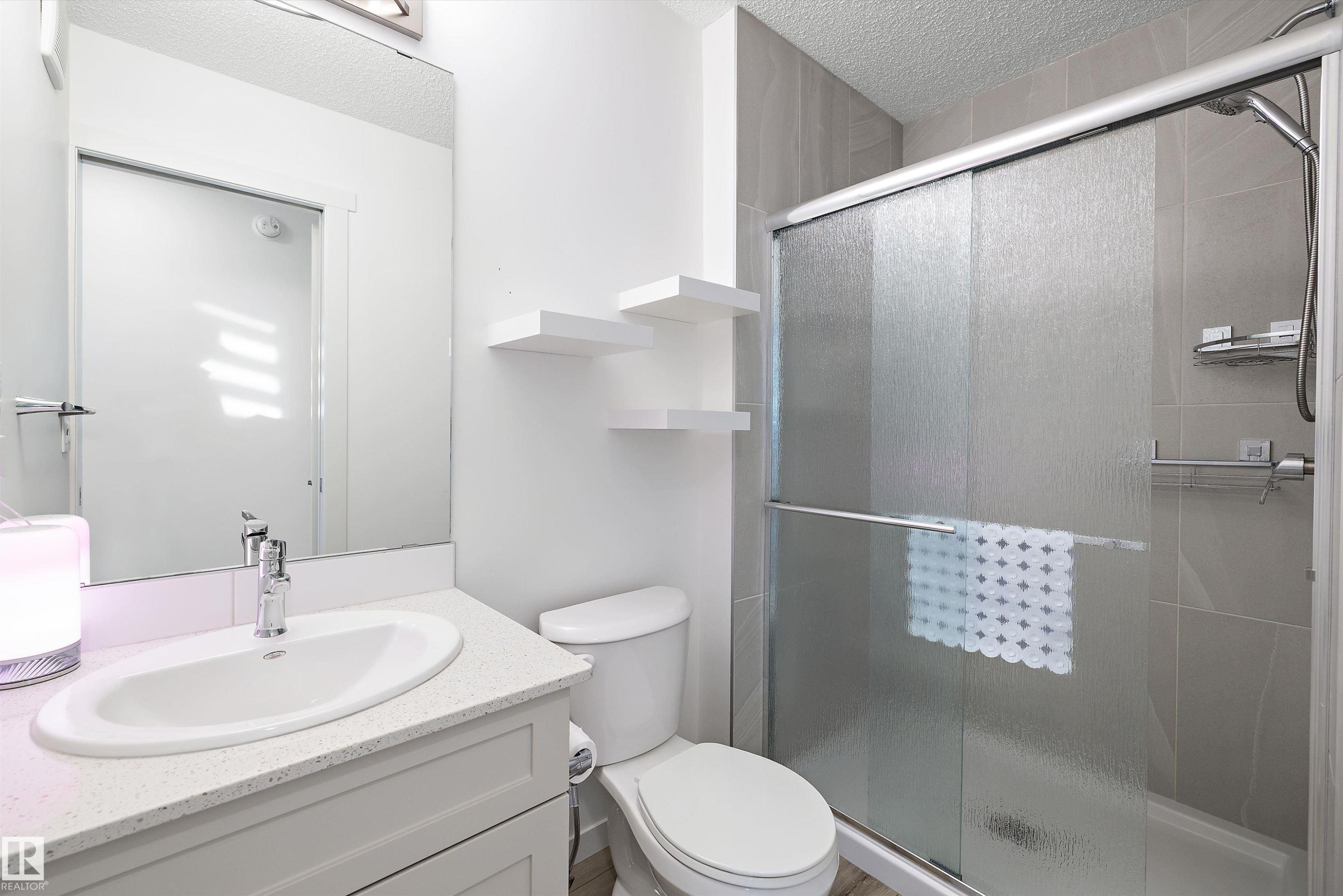 616 Kinglet Boulevard, Edmonton, AB - Indoor Photo Showing Bathroom