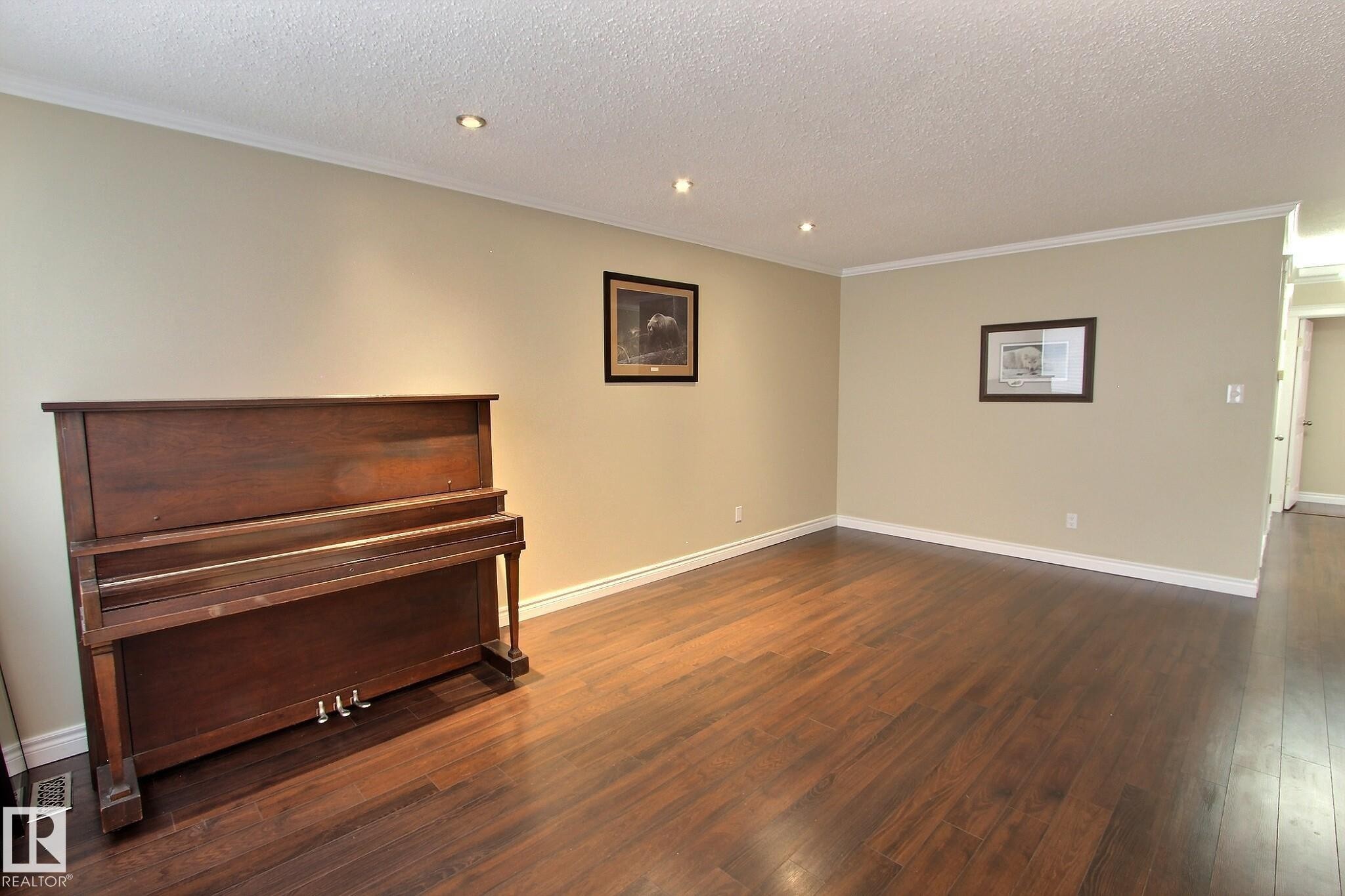 4417 44 Street, Stony Plain, AB - Indoor Photo Showing Other Room