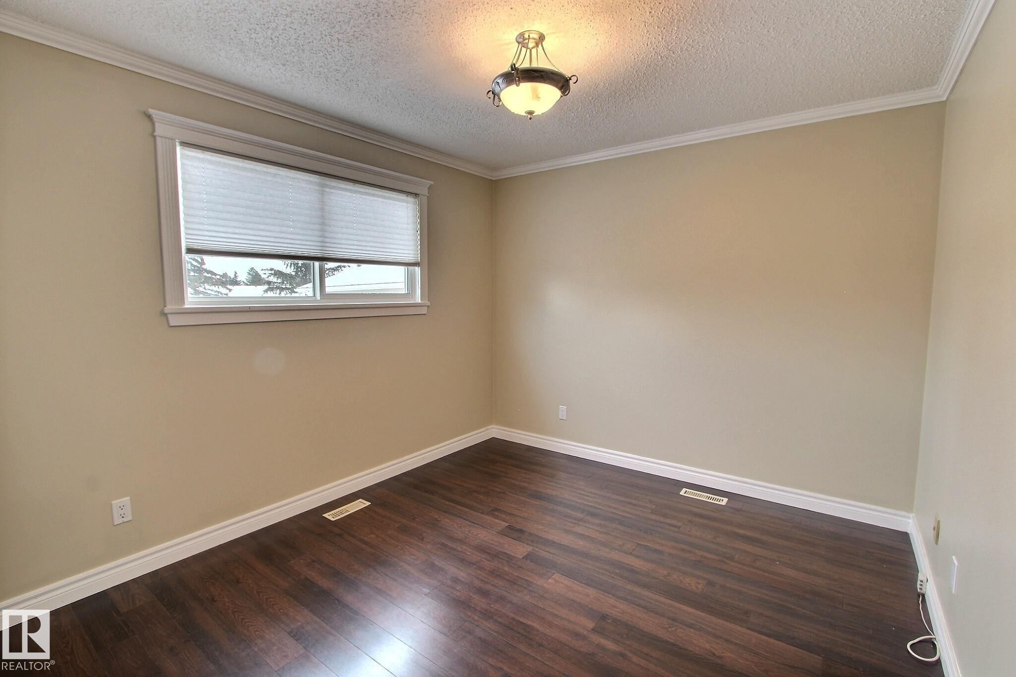 4417 44 Street, Stony Plain, AB - Indoor Photo Showing Other Room