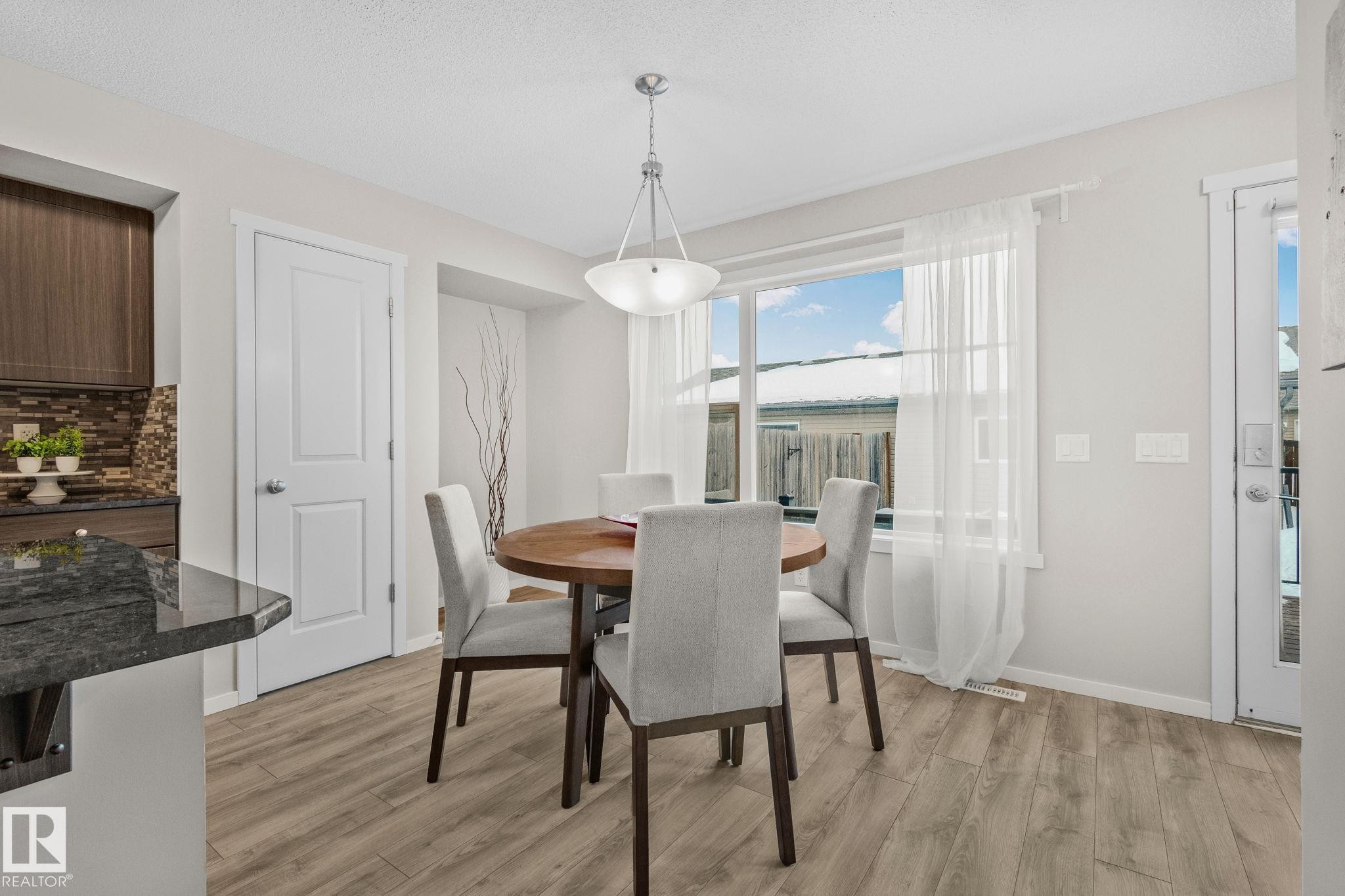 2830 18A Avenue, Edmonton, AB - Indoor Photo Showing Dining Room