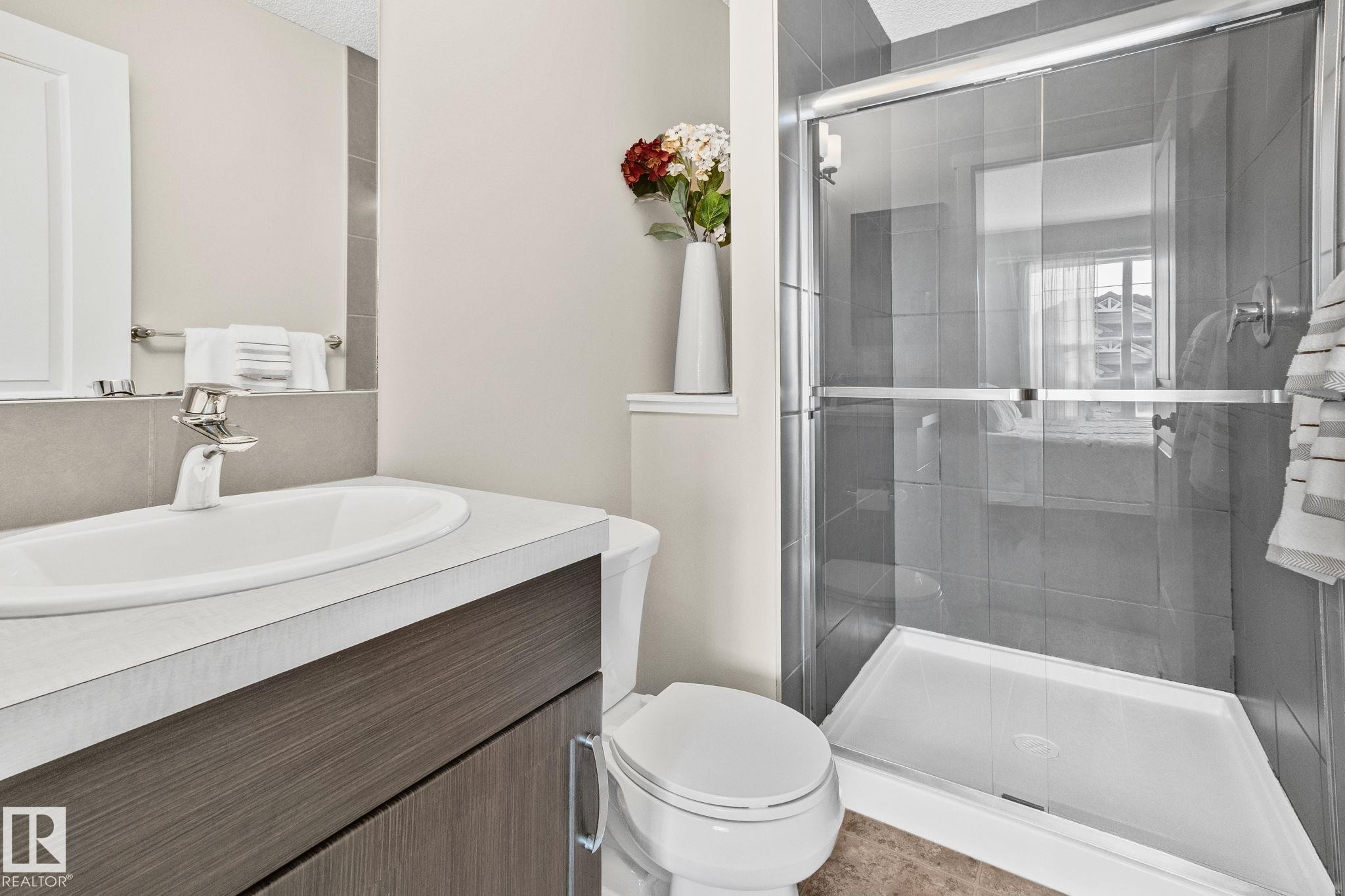 2830 18A Avenue, Edmonton, AB - Indoor Photo Showing Bathroom