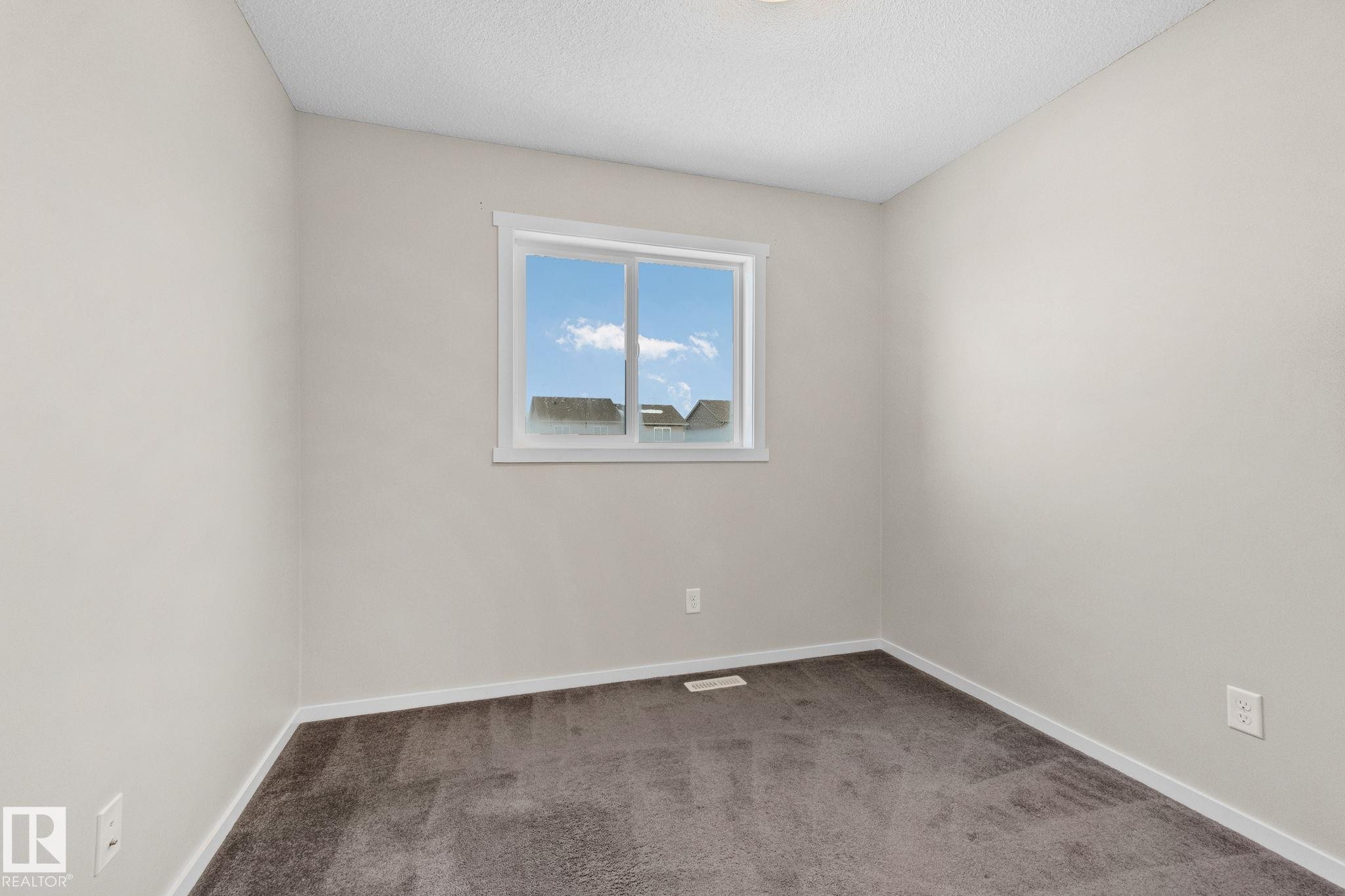 2830 18A Avenue, Edmonton, AB - Indoor Photo Showing Other Room