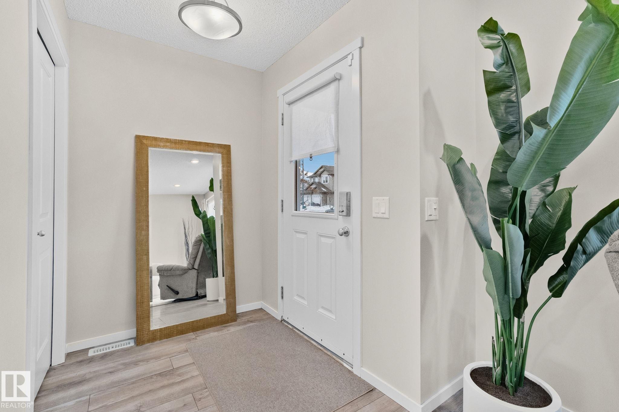 2830 18A Avenue, Edmonton, AB - Indoor Photo Showing Other Room