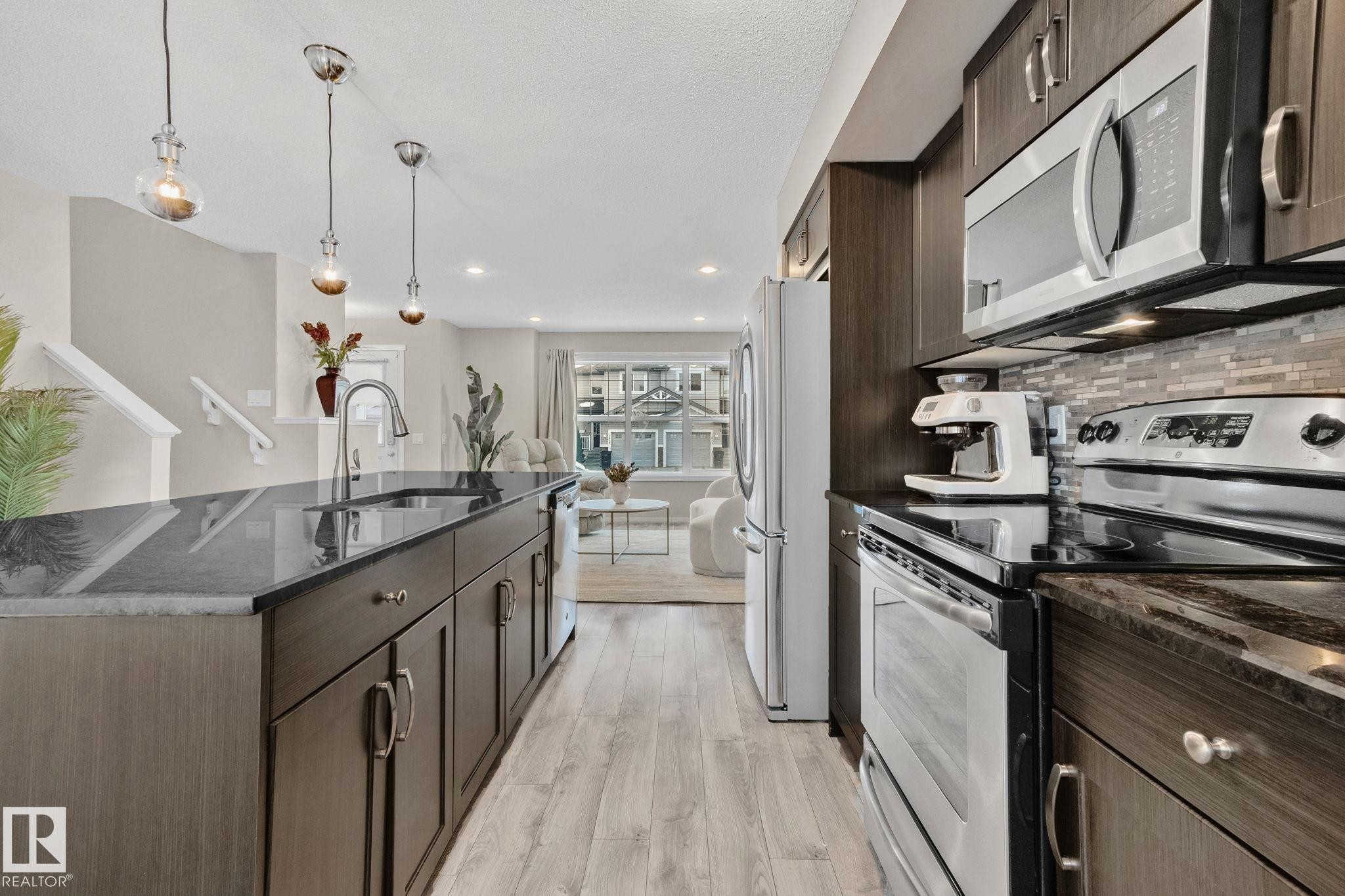 2830 18A Avenue, Edmonton, AB - Indoor Photo Showing Kitchen With Stainless Steel Kitchen With Double Sink With Upgraded Kitchen