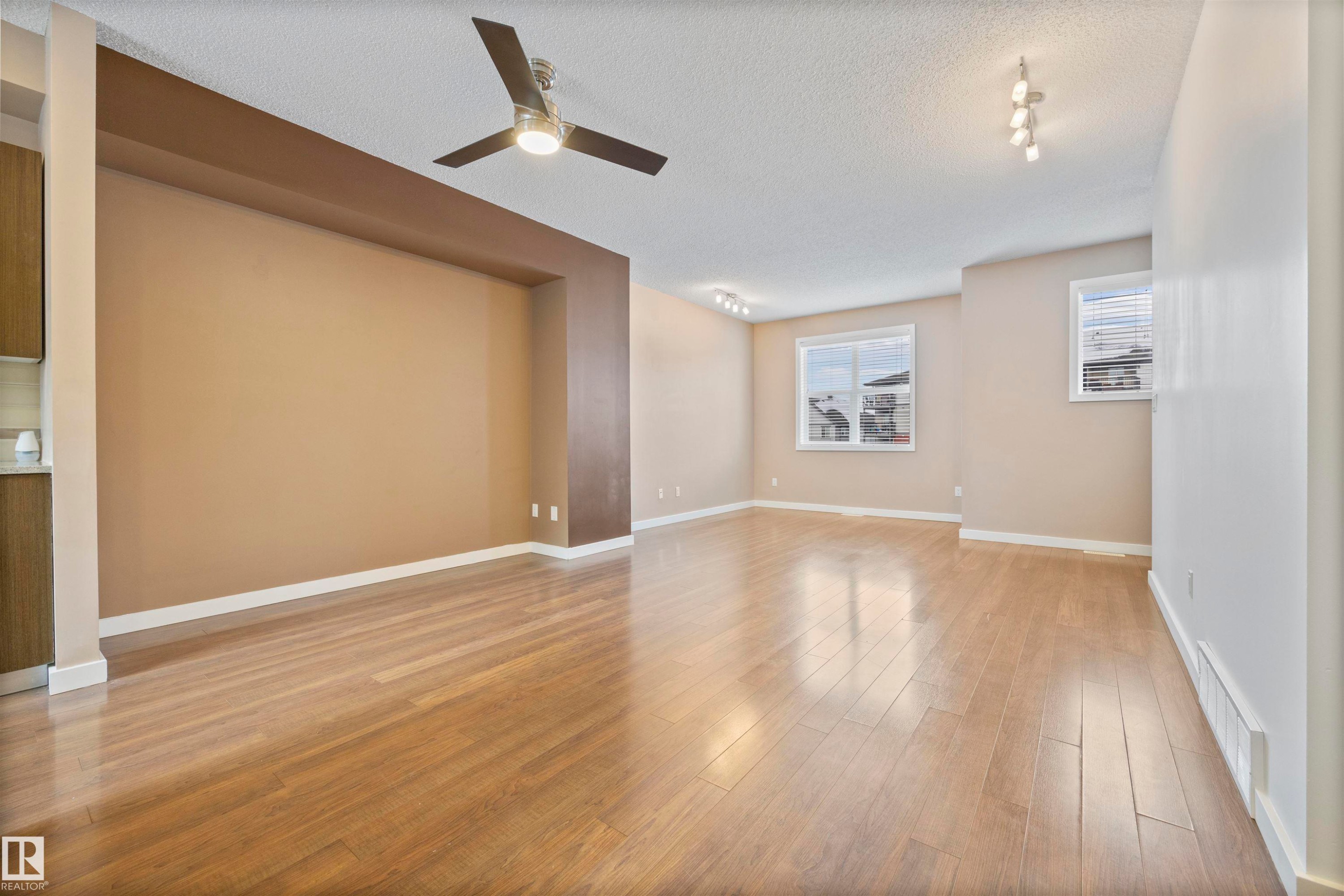 Unfurnished room featuring a ceiling fan, a textured ceiling, and light wood-type flooring - 56 655 Watt Boulevard, Edmonton, AB - Indoor Photo Showing Other Room