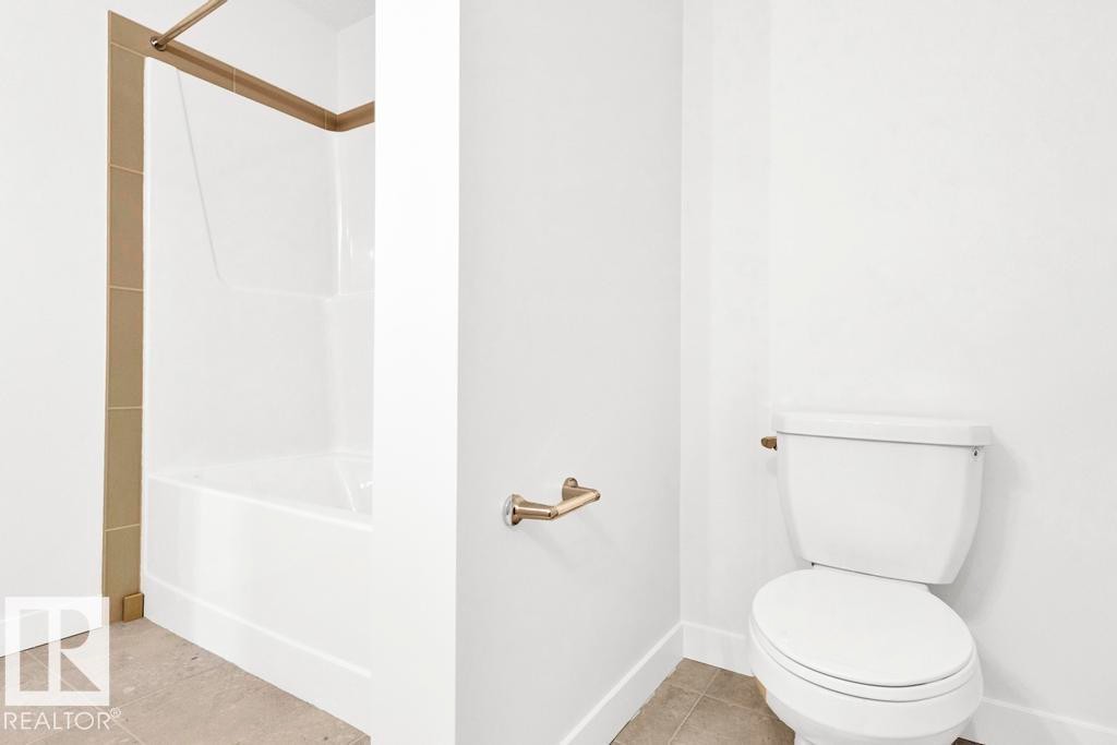 3745 Erlanger Drive, Edmonton, AB - Indoor Photo Showing Bathroom