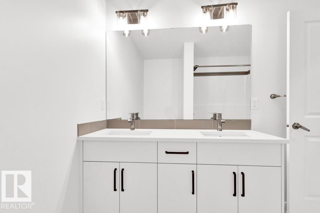 3745 Erlanger Drive, Edmonton, AB - Indoor Photo Showing Bathroom