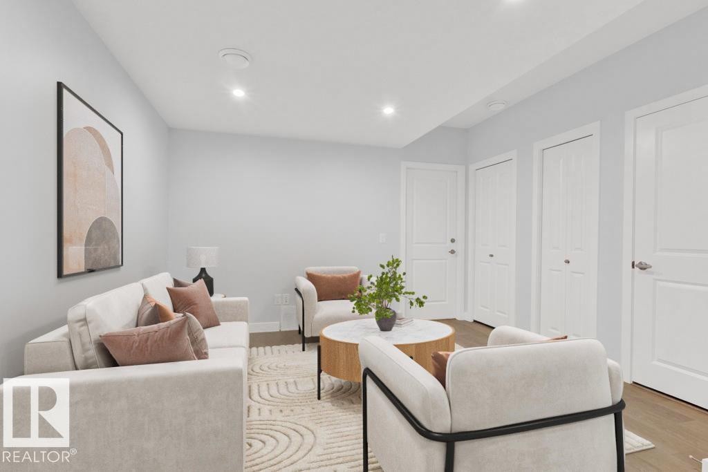 3745 Erlanger Drive, Edmonton, AB - Indoor Photo Showing Other Room